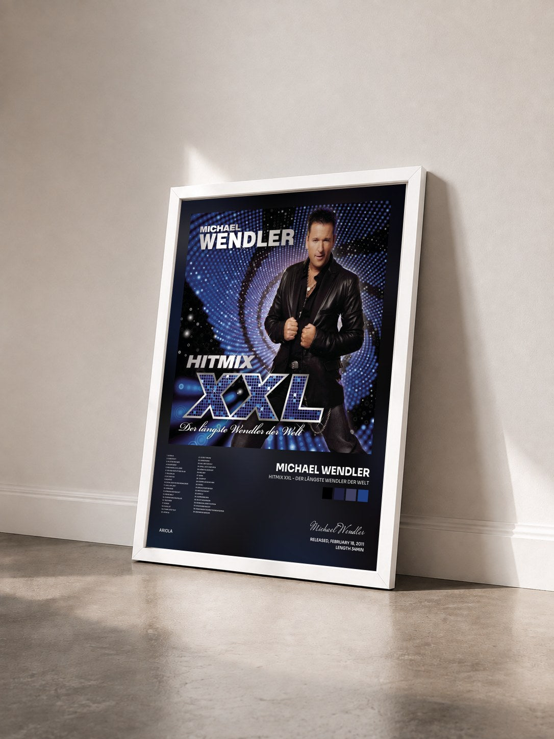 #blanc Tableau de l'album Hitmix XXL - der längste Wendler der Welt de Michael Wendler vu de trois quarts, cadre blanc