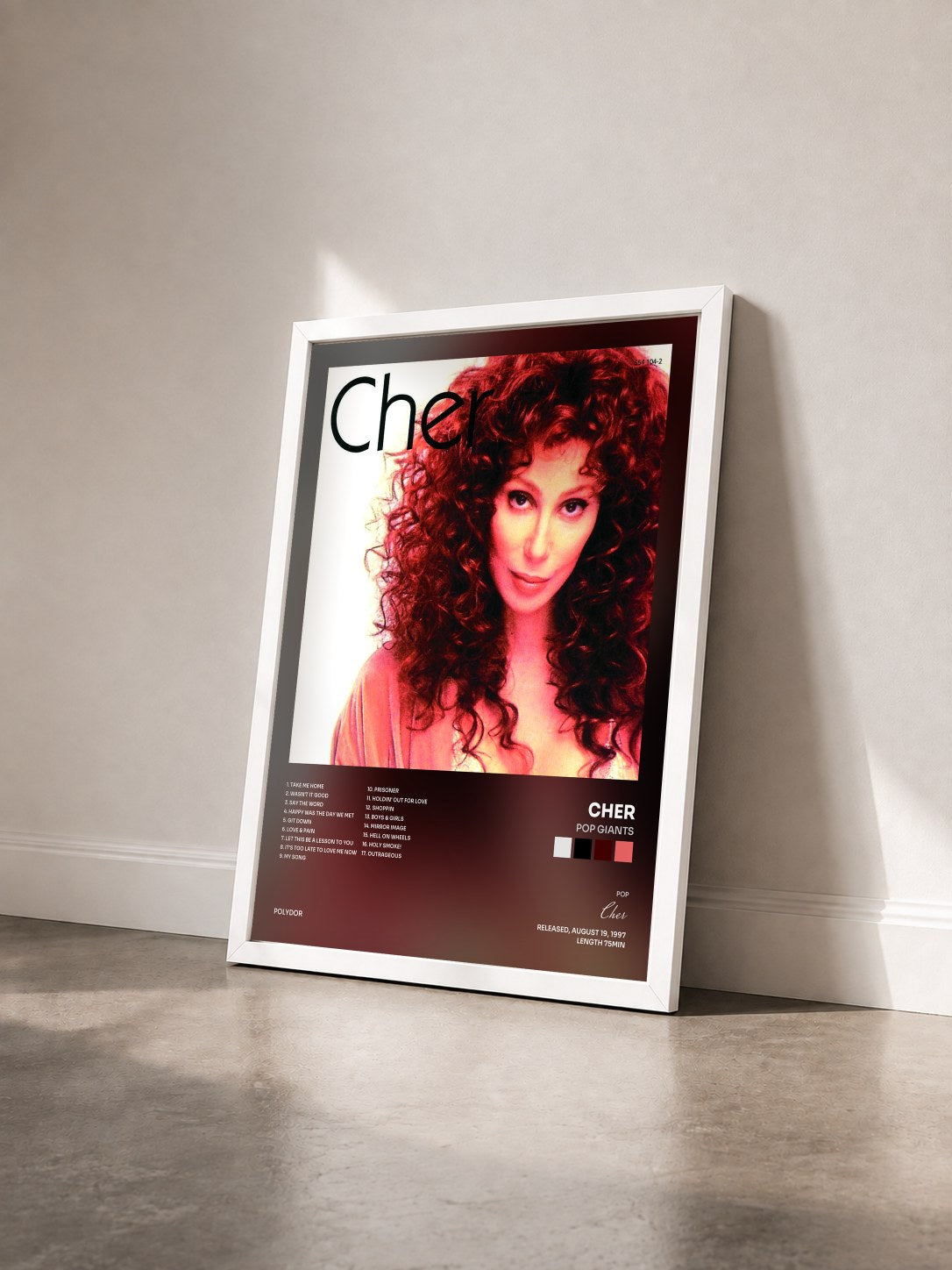 #blanc Pop Giants di Cher in stampa incorniciata vista di tre quarti, cornice bianca