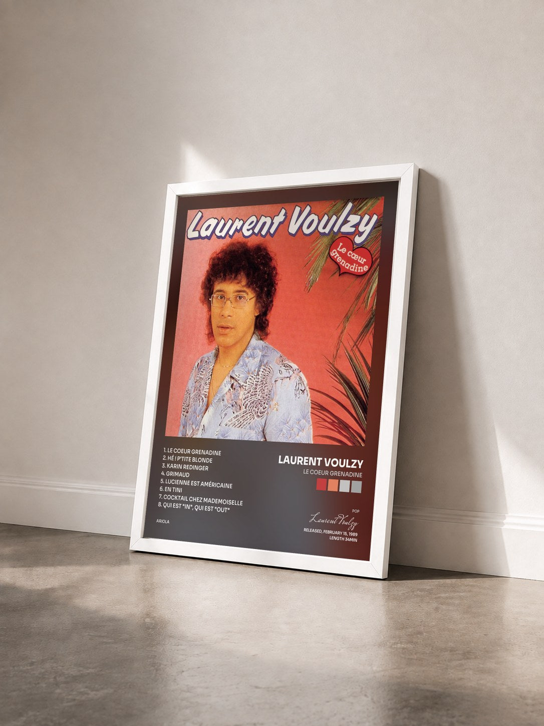 #blanc Tableau de l'album Le coeur grenadine de Laurent Voulzy vu de trois quarts, cadre blanc