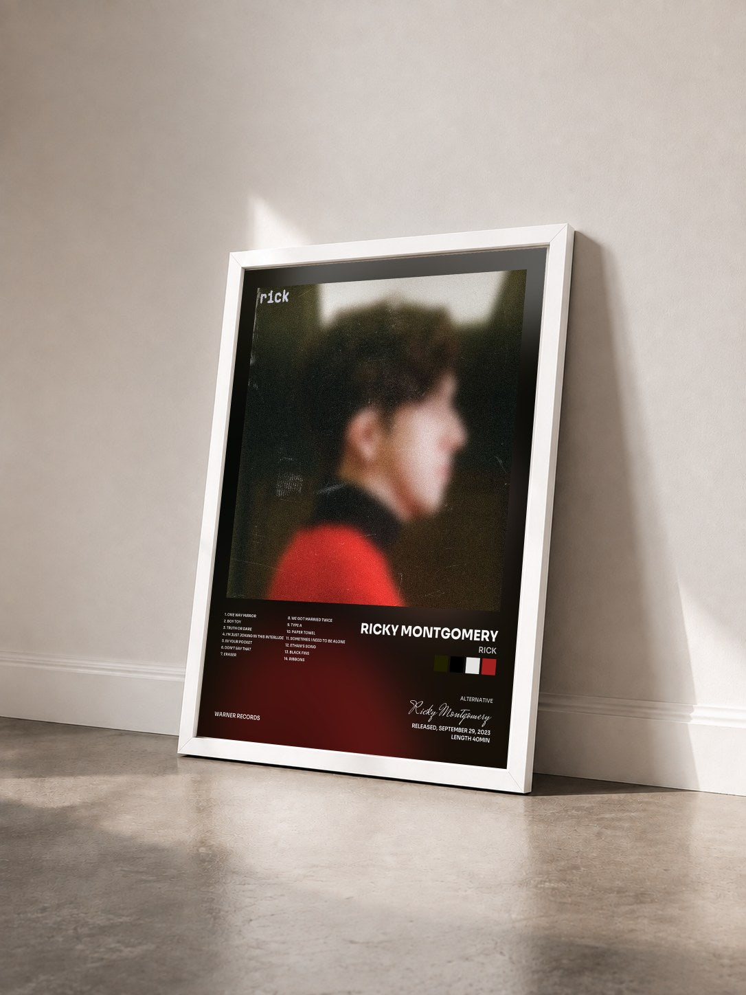 #blanc Tableau de l'album Rick de Ricky Montgomery vu de trois quarts, cadre blanc