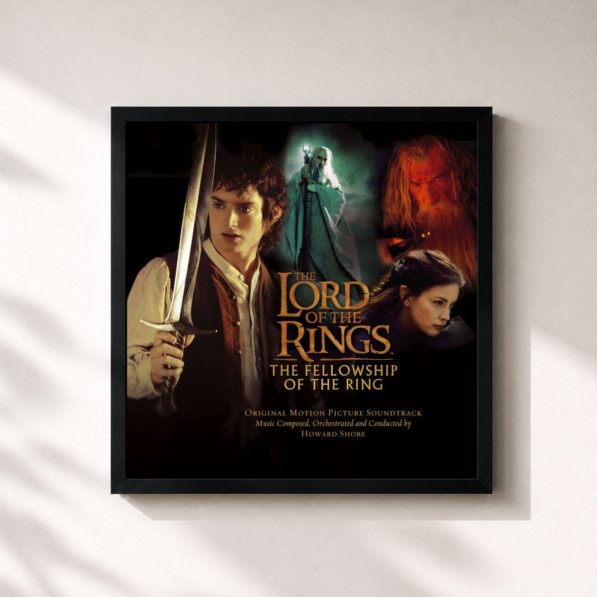 #noir Tableau carré de l'album The Lord of the Rings: The Fellowship of the Ring (Original Motion Picture Soundtrack) de Howard Shore, cadre noir 32x32 cm