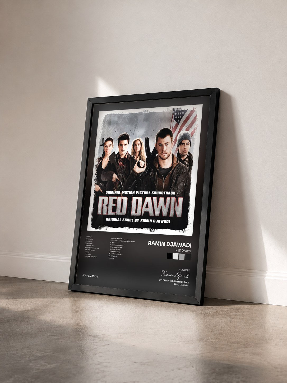 #noir Tableau de l'album Red Dawn de Ramin Djawadi vu de trois quarts, cadre noir