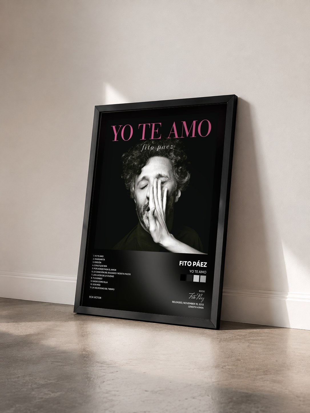 #noir Tableau de l'album Yo Te Amo de Fito Páez vu de trois quarts, cadre noir