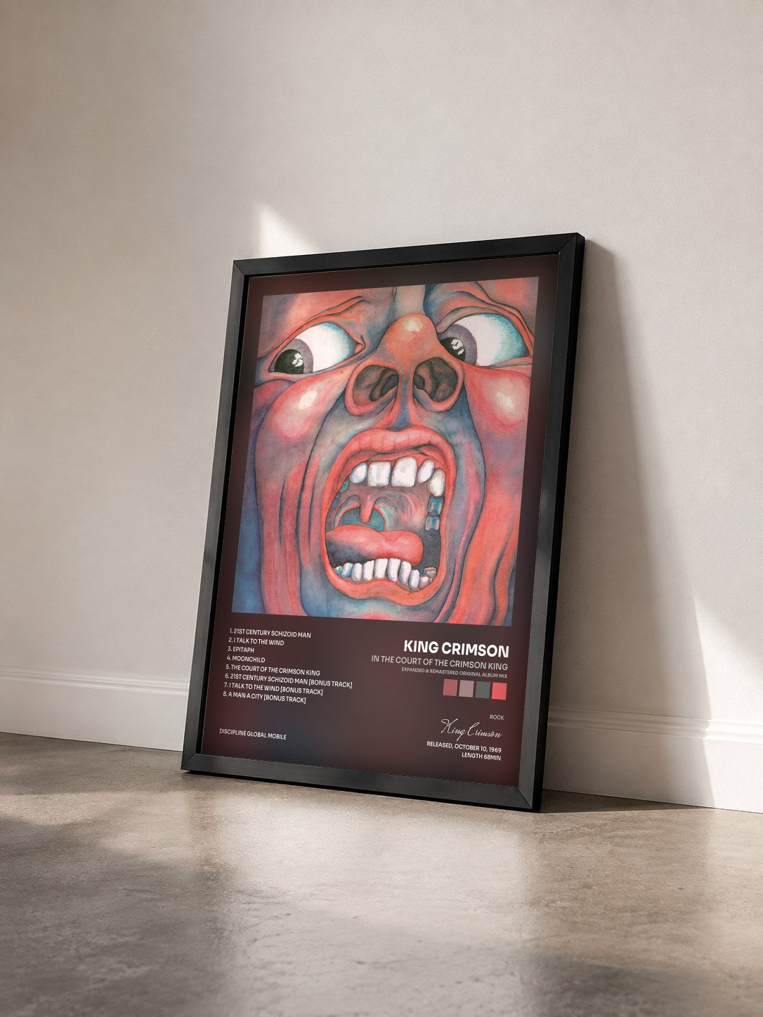 #noir Tableau de l'album In The Court Of The Crimson King (Expanded & Remastered Original Album Mix) de King Crimson vu de trois quarts, cadre noir