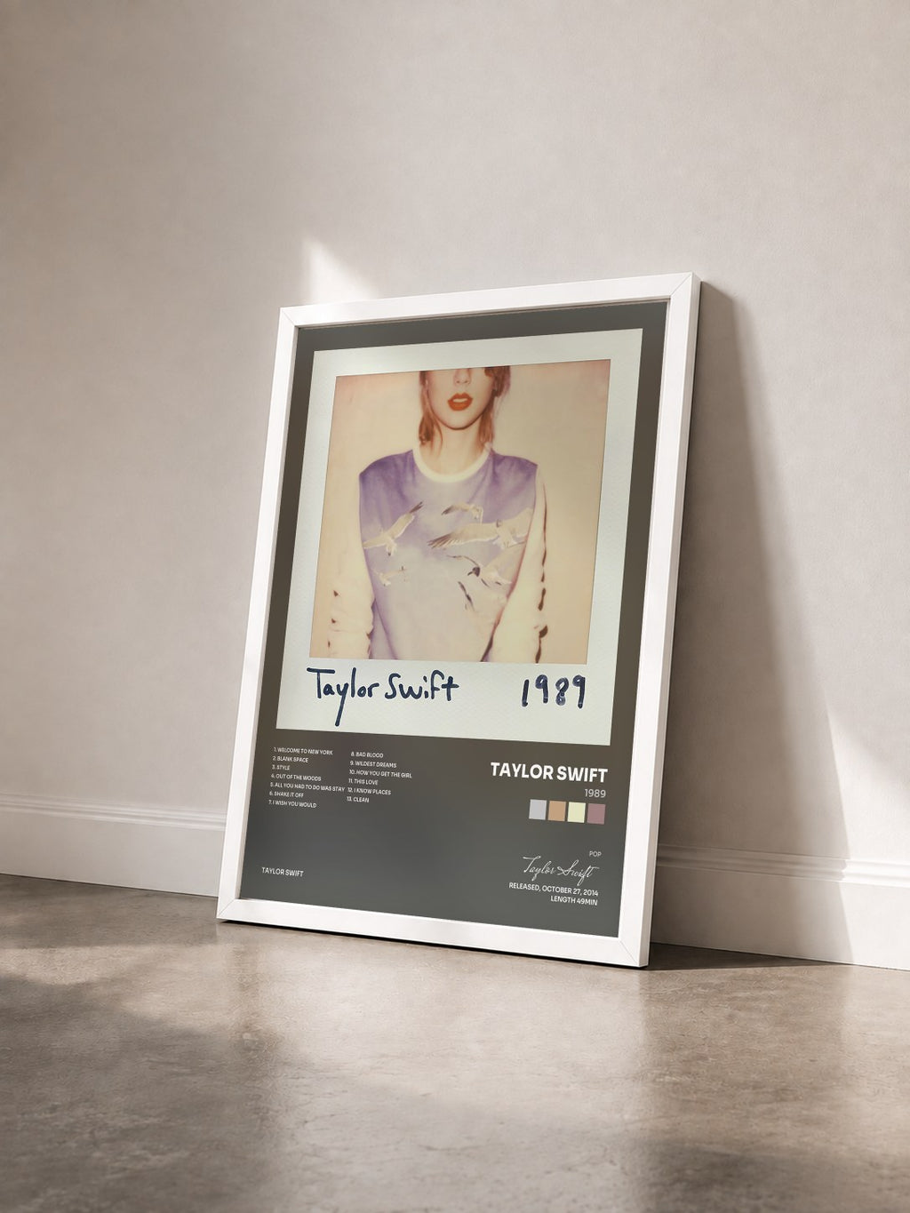 #blanc Tableau de l'album 1989 de Taylor Swift vu de trois quarts, cadre blanc