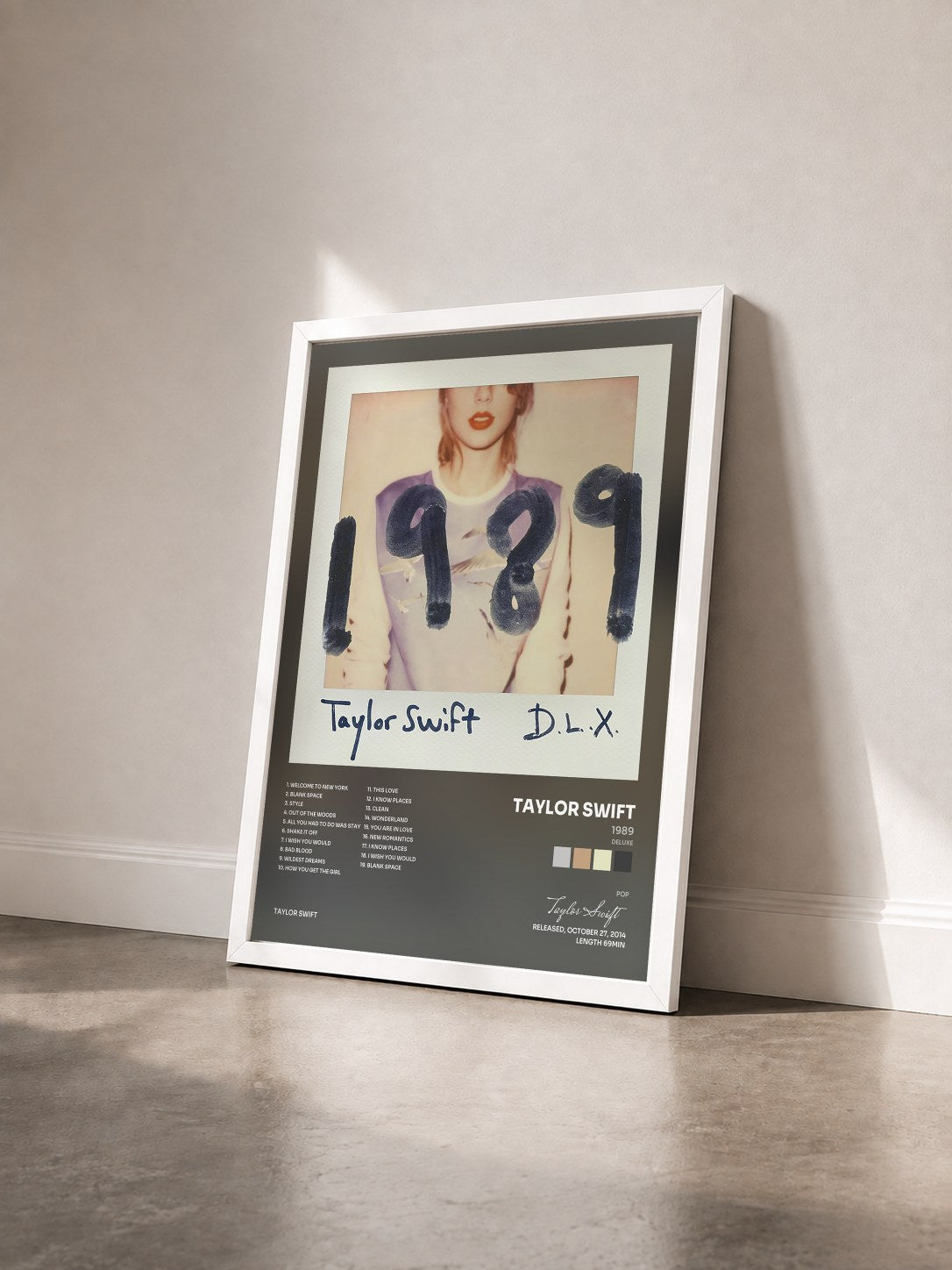 #blanc Tableau de l'album 1989 (Deluxe) de Taylor Swift vu de trois quarts, cadre blanc
