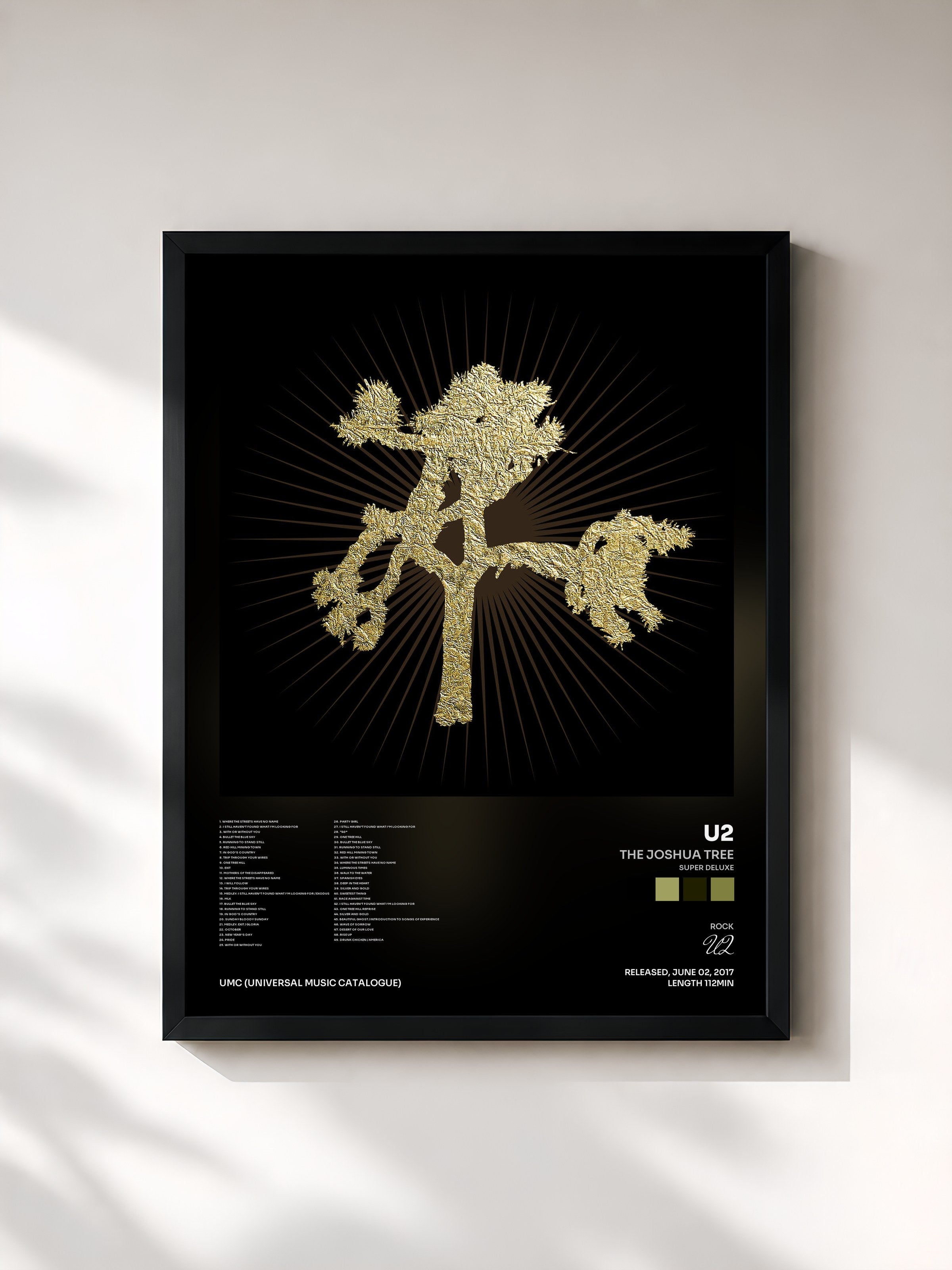 #noir The Joshua Tree (Super Deluxe) de U2 en lámina enmarcada, marco negro, impresa y enmarcada en Francia