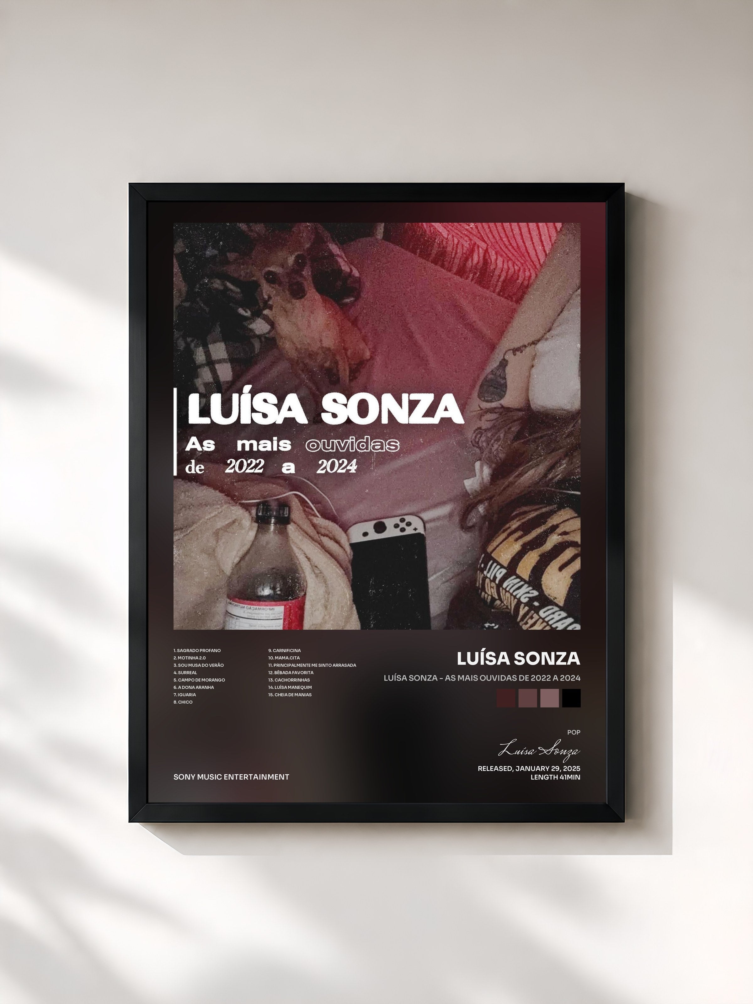 #noir Tableau de l'album Luísa Sonza - As Mais Ouvidas de 2022 a 2024 de Luísa Sonza, cadre noir, imprimé et encadré en France
