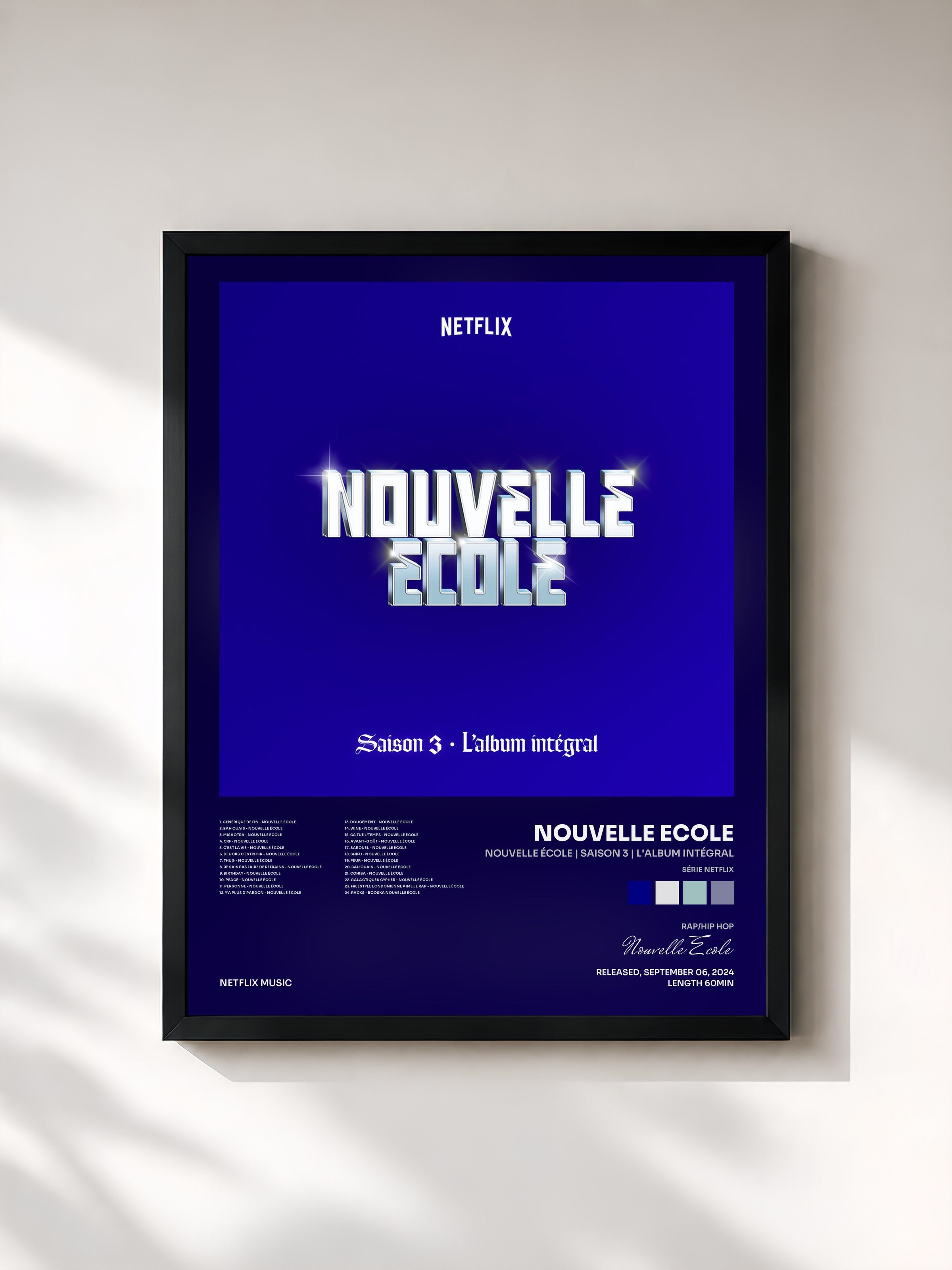 #noir Tableau de l'album Nouvelle École | Saison 3 | L'album Intégral (Série Netflix) de Nouvelle Ecole, cadre noir, imprimé et encadré en France