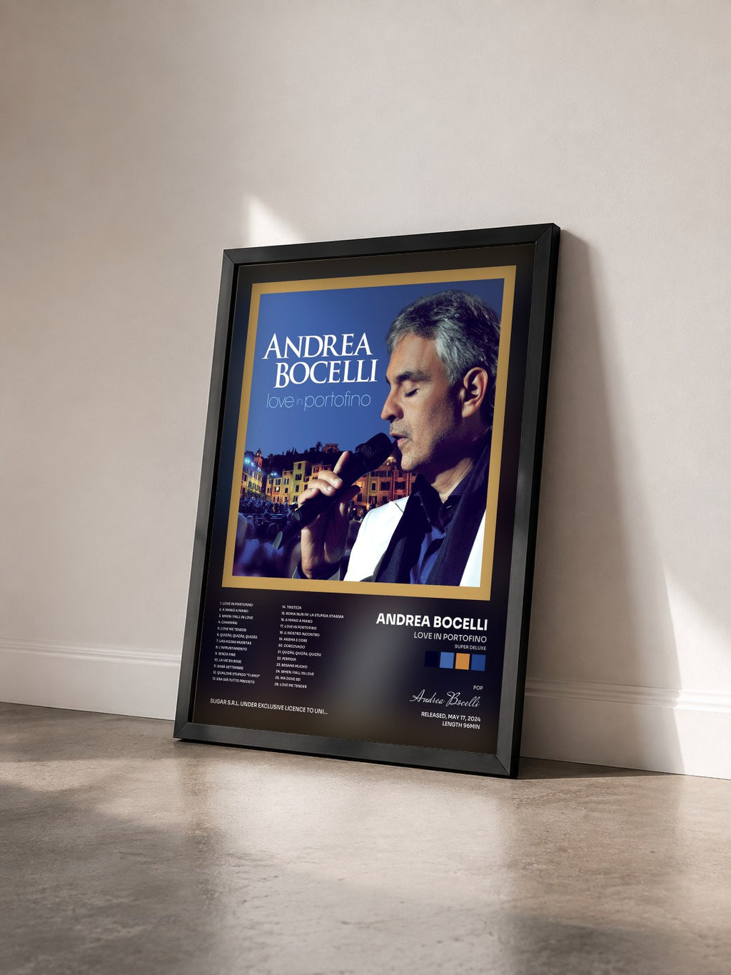 #noir Tableau de l'album Love In Portofino (Super Deluxe) de Andrea Bocelli vu de trois quarts, cadre noir