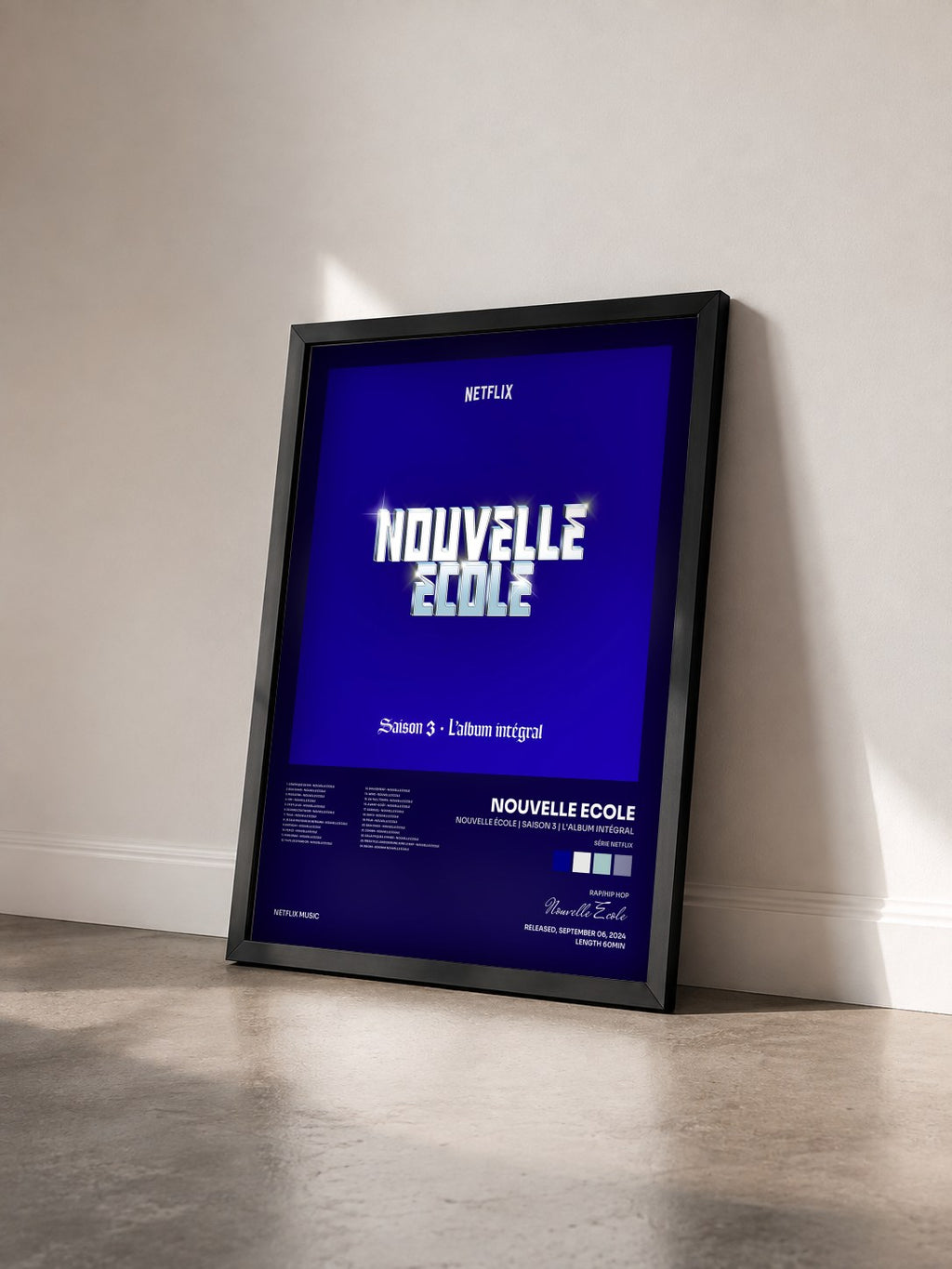 #noir Nouvelle École | Saison 3 | L'album Intégral (Série Netflix) di Nouvelle Ecole in stampa incorniciata vista di tre quarti, cornice nera