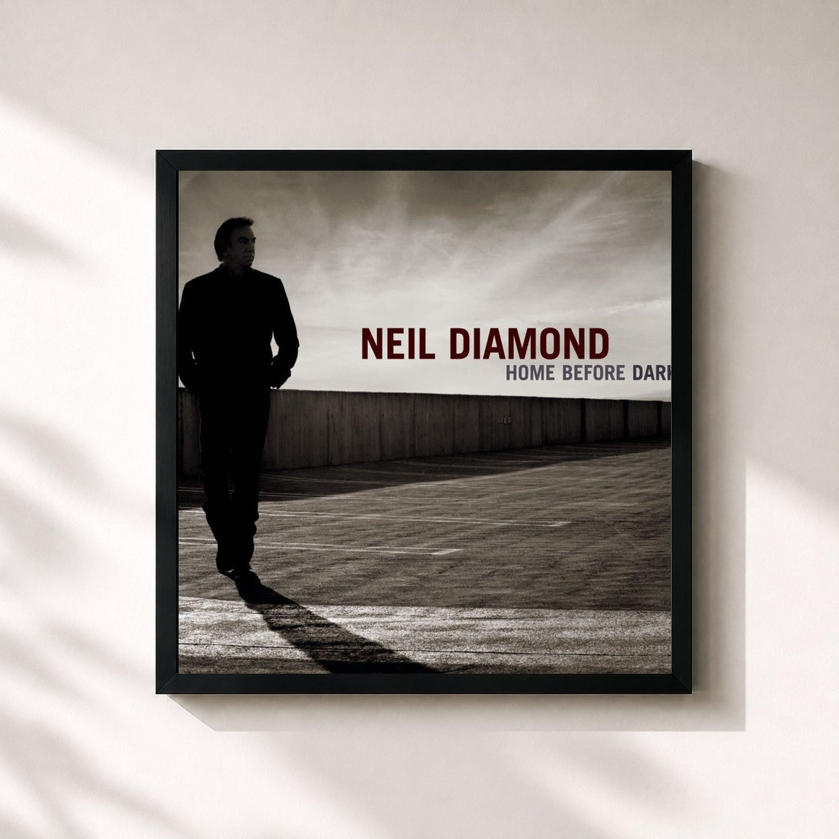 #noir Home Before Dark von Neil Diamond als quadratischer Kunstdruck, schwarzer Rahmen 32x32 cm