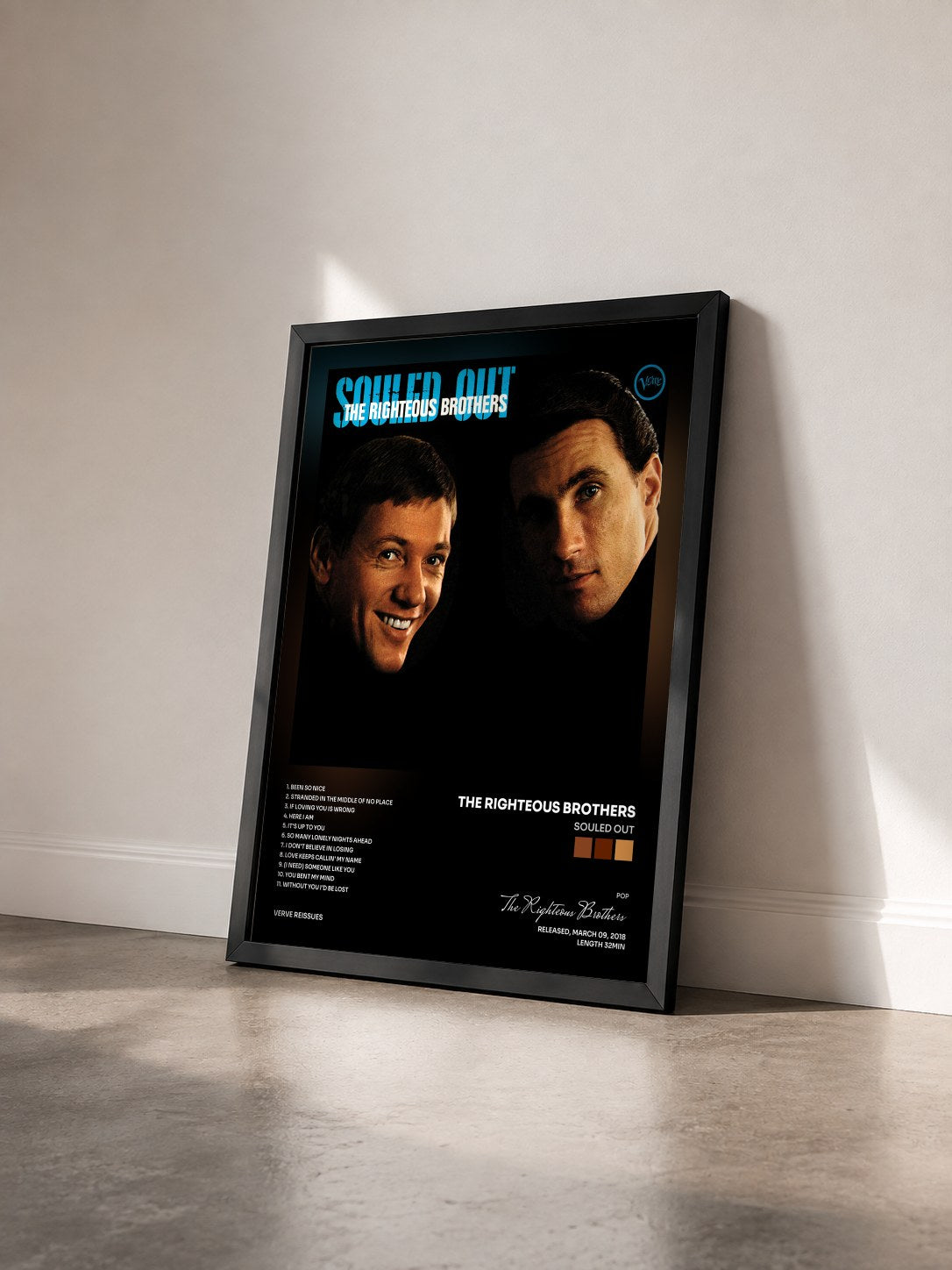 #noir Tableau de l'album Souled Out de The Righteous Brothers vu de trois quarts, cadre noir