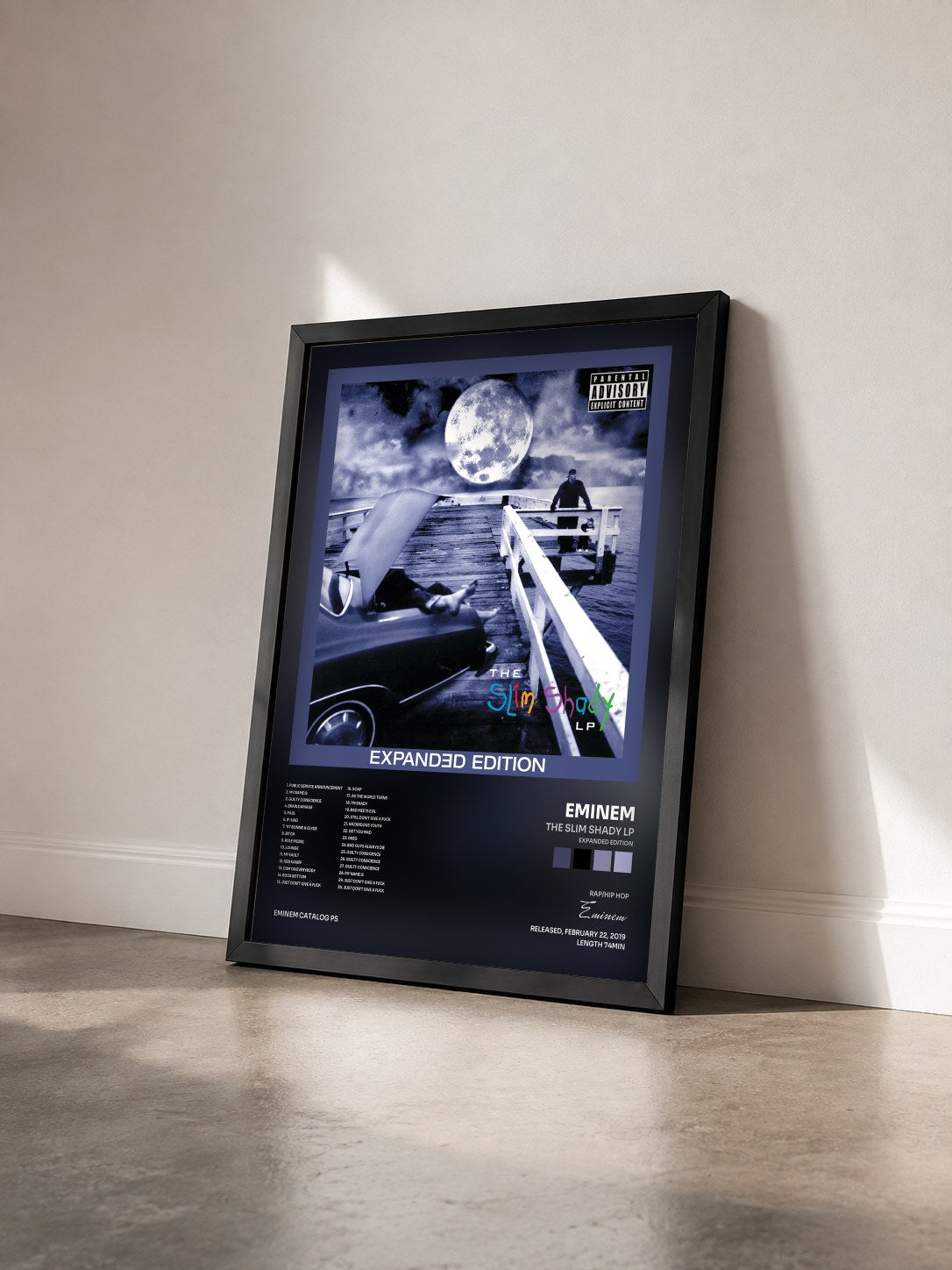 #noir Tableau de l'album The Slim Shady LP (Expanded Edition) de Eminem vu de trois quarts, cadre noir