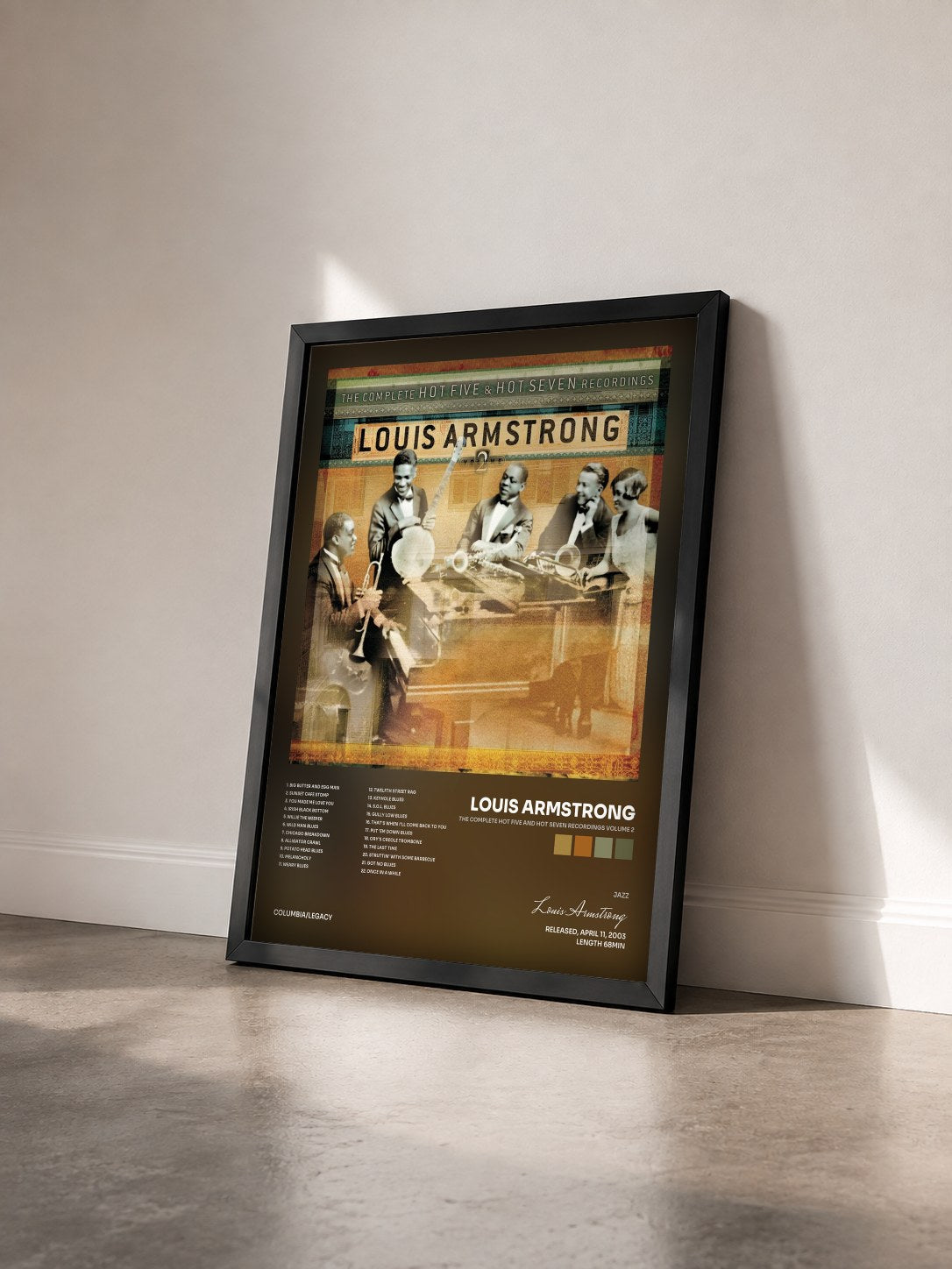 #noir Tableau de l'album The Complete Hot Five And Hot Seven Recordings Volume 2 de Louis Armstrong vu de trois quarts, cadre noir