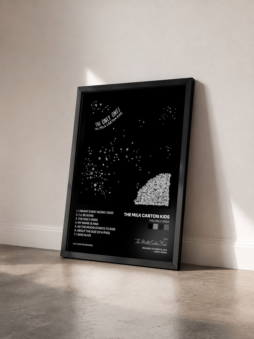#noir Tableau de l'album The Only Ones de The Milk Carton Kids vu de trois quarts, cadre noir