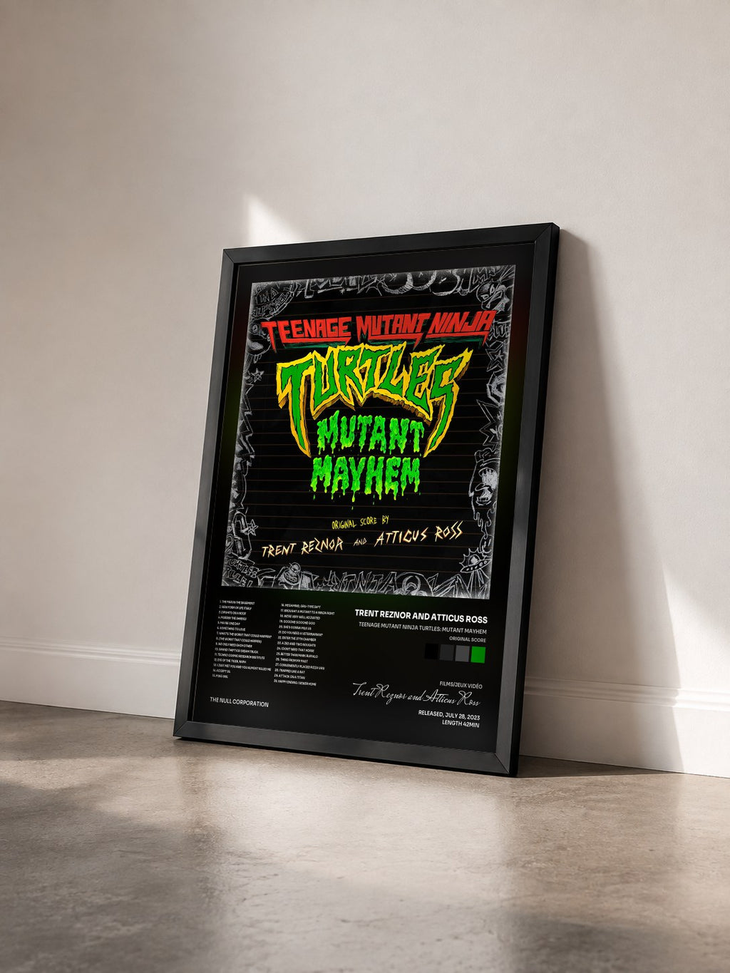 #noir Tableau de l'album Teenage Mutant Ninja Turtles: Mutant Mayhem (Original Score) de Trent Reznor and Atticus Ross vu de trois quarts, cadre noir