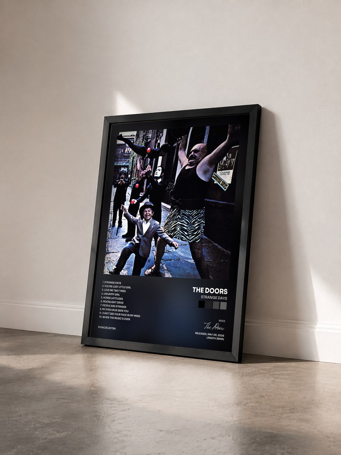 #noir Tableau de l'album Strange Days de The Doors vu de trois quarts, cadre noir