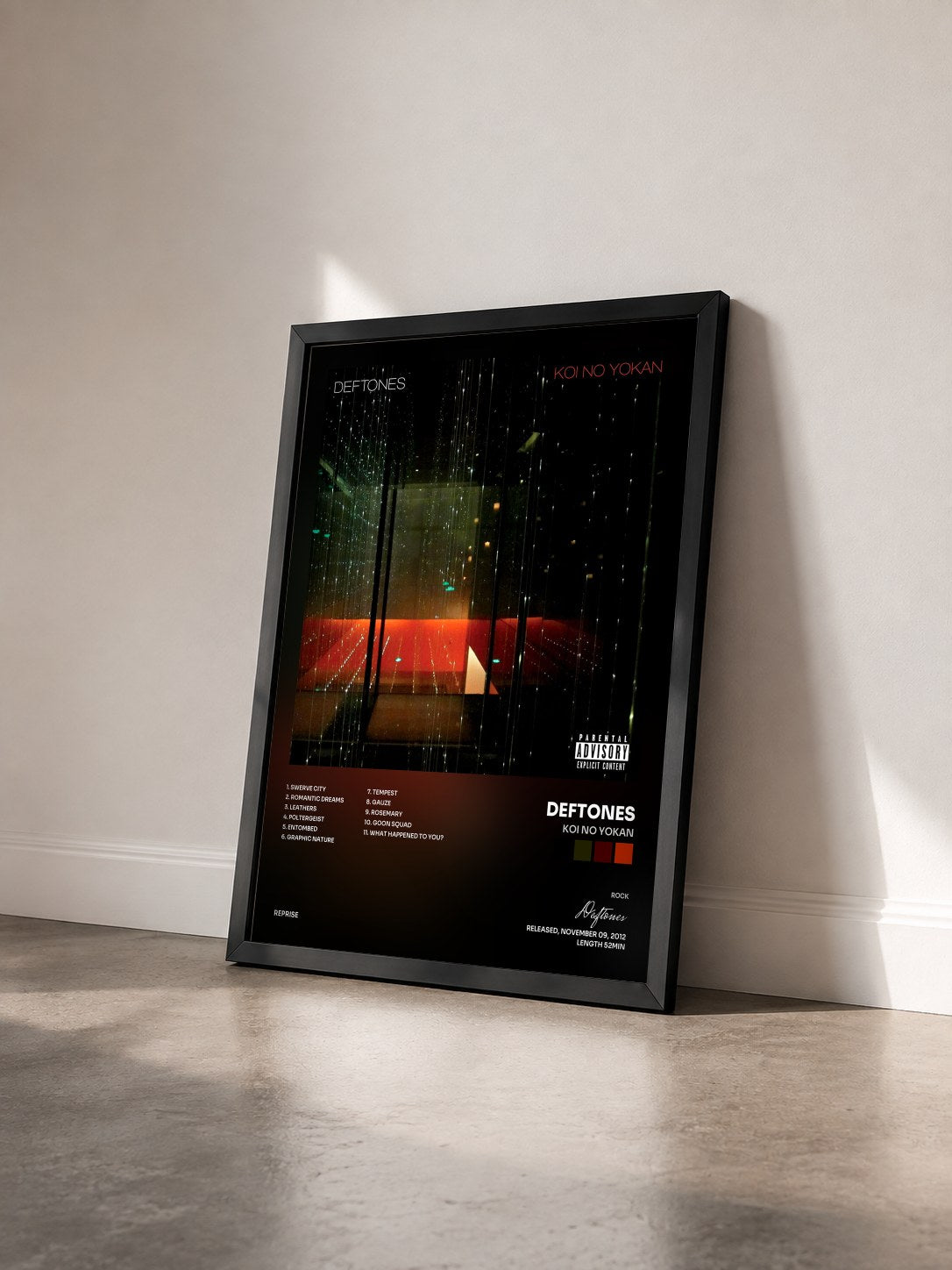 #noir Koi No Yokan von Deftones als gerahmter Kunstdruck von schräg gesehen, schwarzer Rahmen