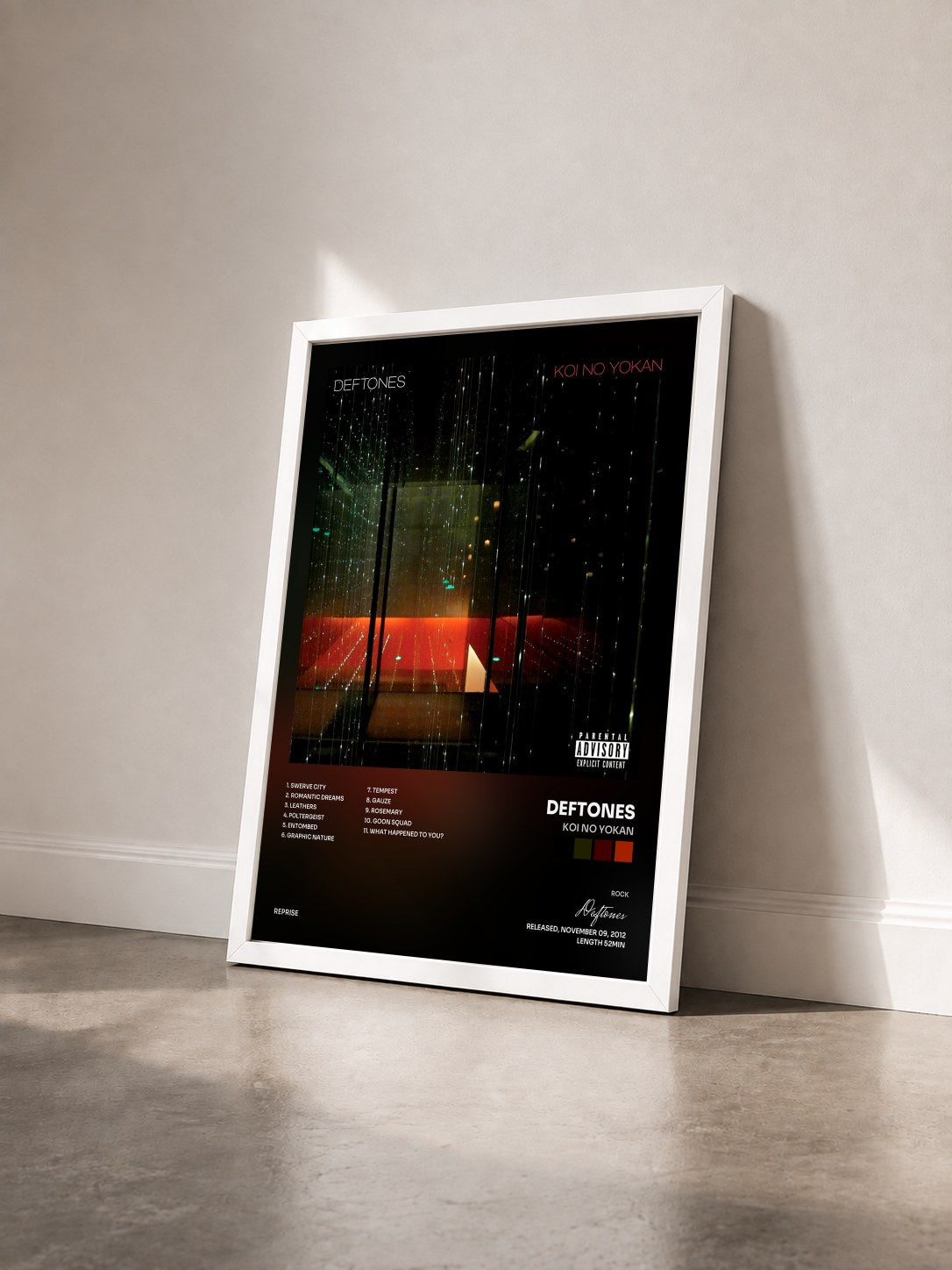 #blanc Koi No Yokan von Deftones als gerahmter Kunstdruck von schräg gesehen, weißer Rahmen