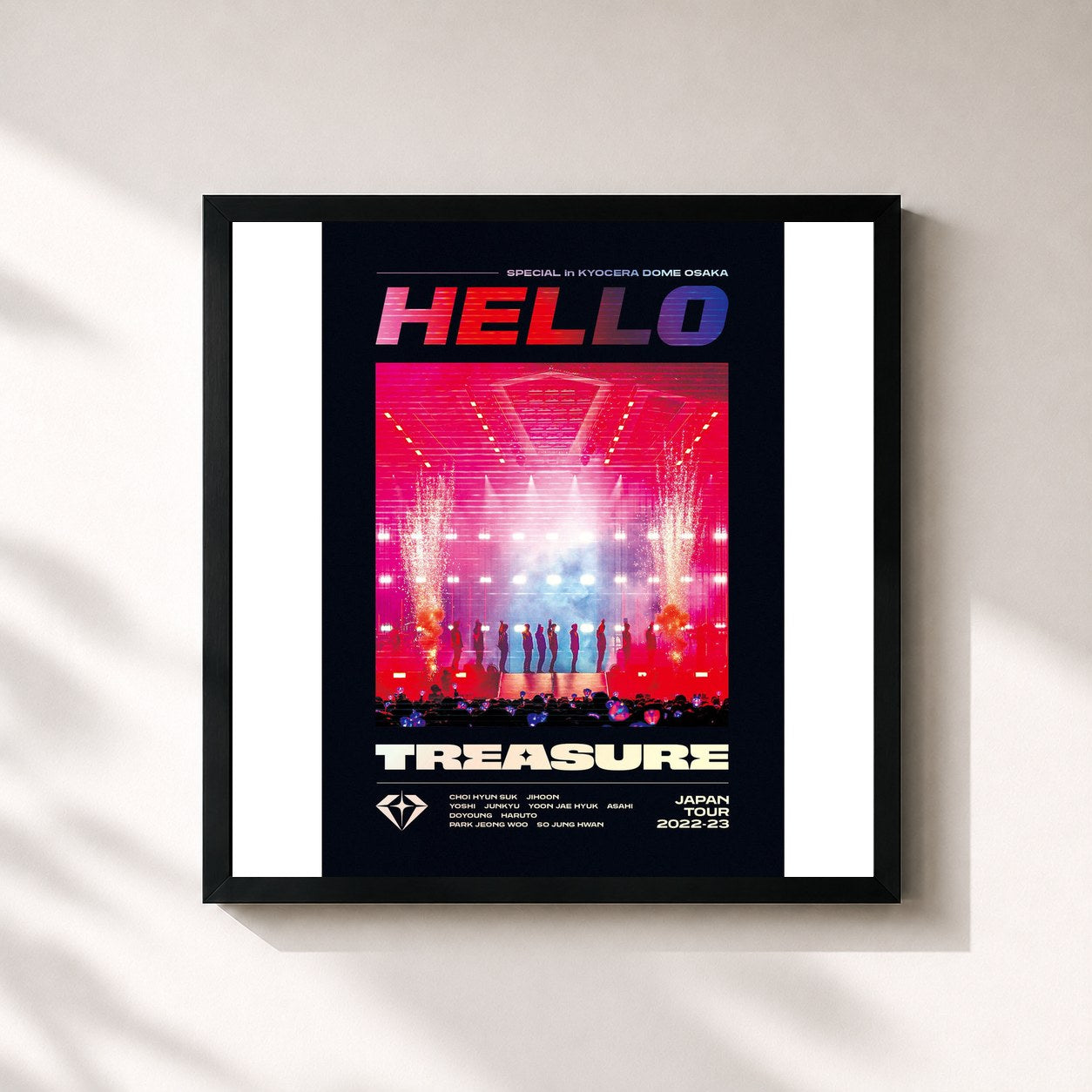 #noir Tableau carré de l'album TREASURE JAPAN TOUR 2022-23 ~HELLO~ SPECIAL in KYOCERA DOME OSAKA de TREASURE, cadre noir 32x32 cm