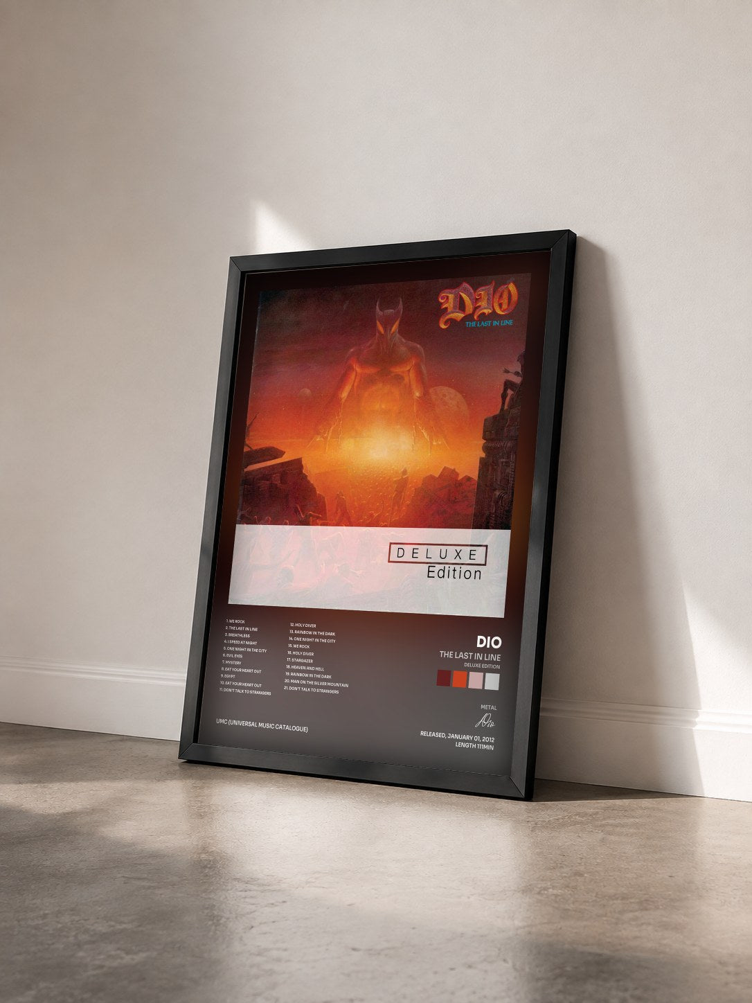 #noir Tableau de l'album The Last In Line (Deluxe Edition) de Dio vu de trois quarts, cadre noir