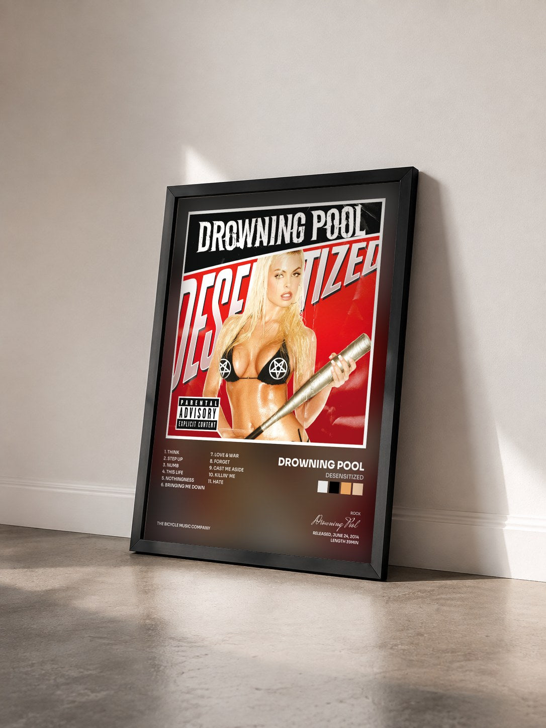 #noir Tableau de l'album Desensitized de Drowning Pool vu de trois quarts, cadre noir