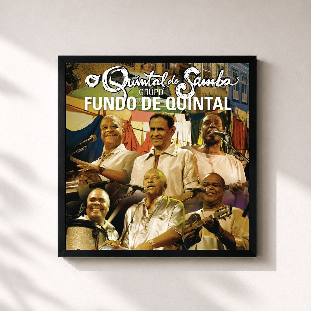 #noir Tableau carré de l'album O Quintal do Samba de Grupo Fundo De Quintal, cadre noir 32x32 cm