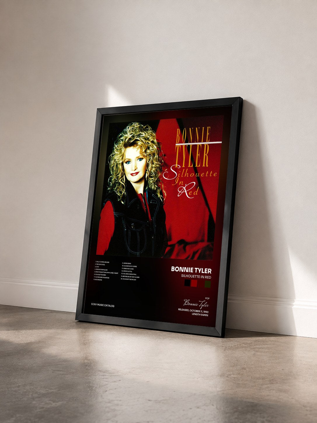 #noir Tableau de l'album Silhouette In Red de Bonnie Tyler vu de trois quarts, cadre noir