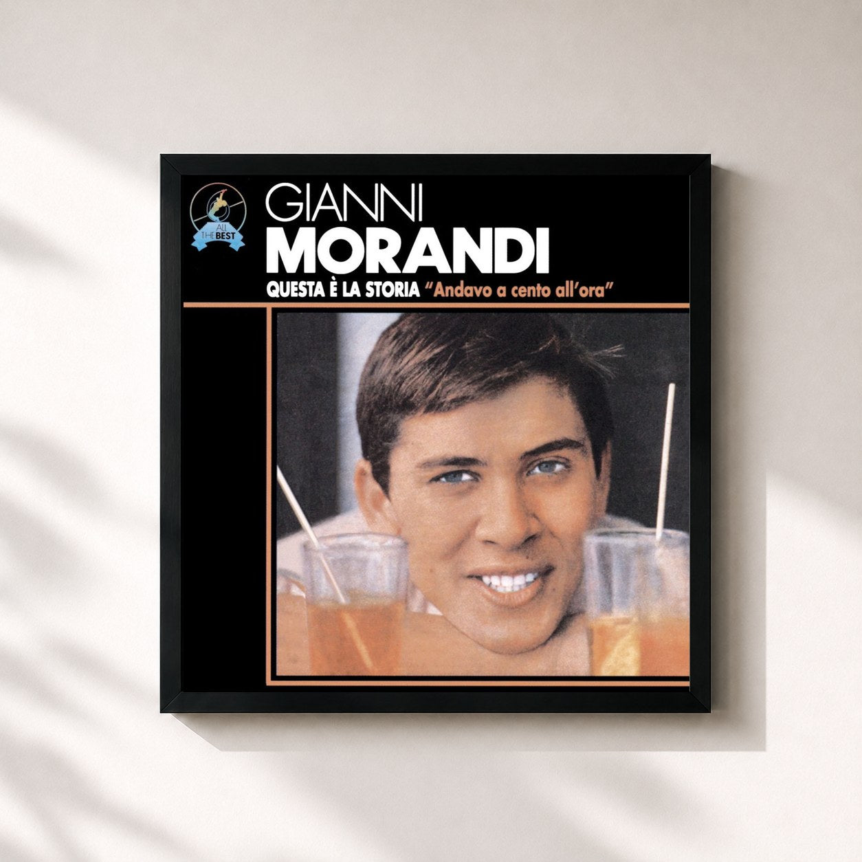 #noir Tableau carré de l'album Questa E La Storia: Andavo A Cento All'ora de Gianni Morandi, cadre noir 32x32 cm