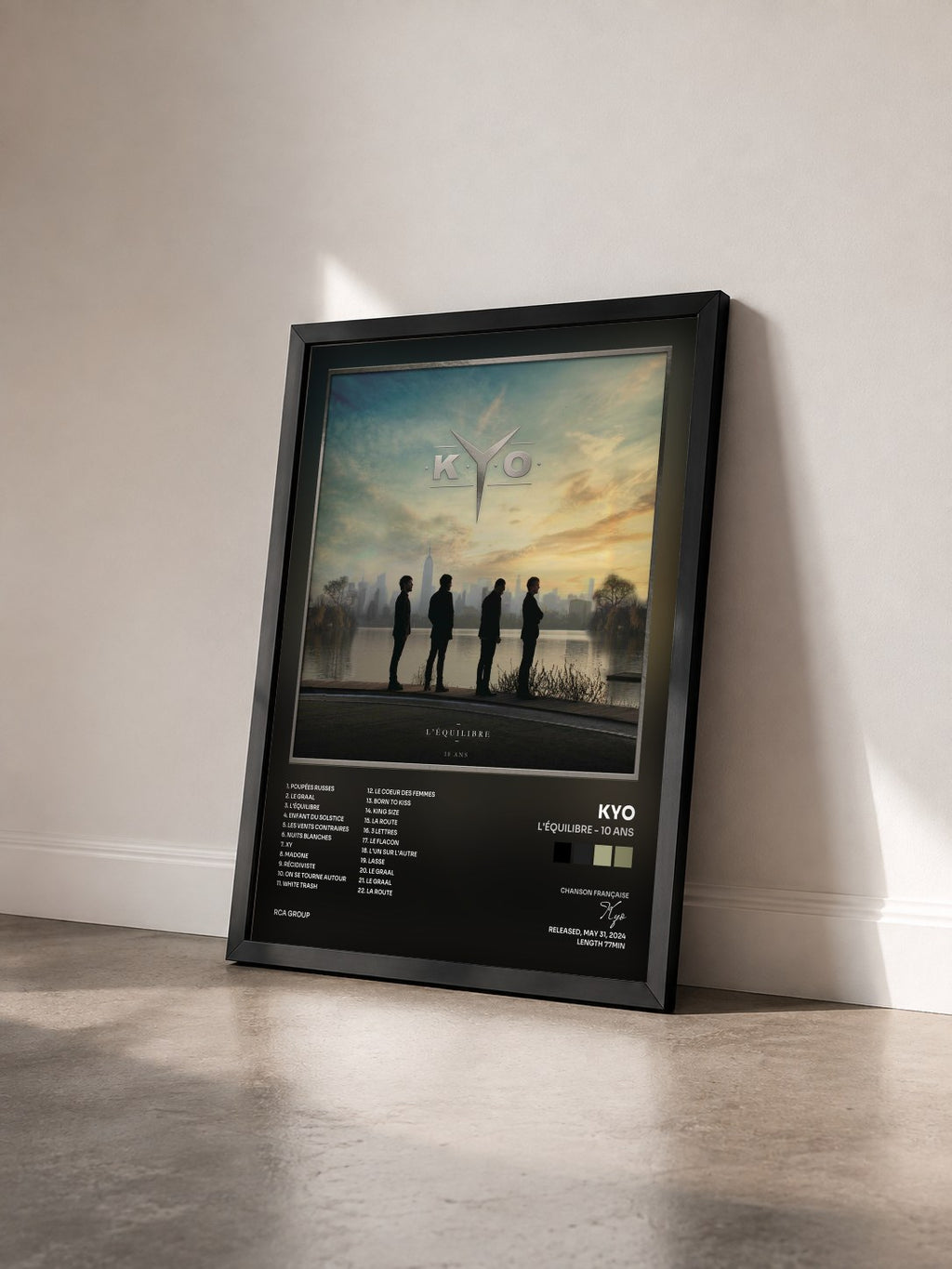 #noir Tableau de l'album L'équilibre - 10 ans de Kyo vu de trois quarts, cadre noir
