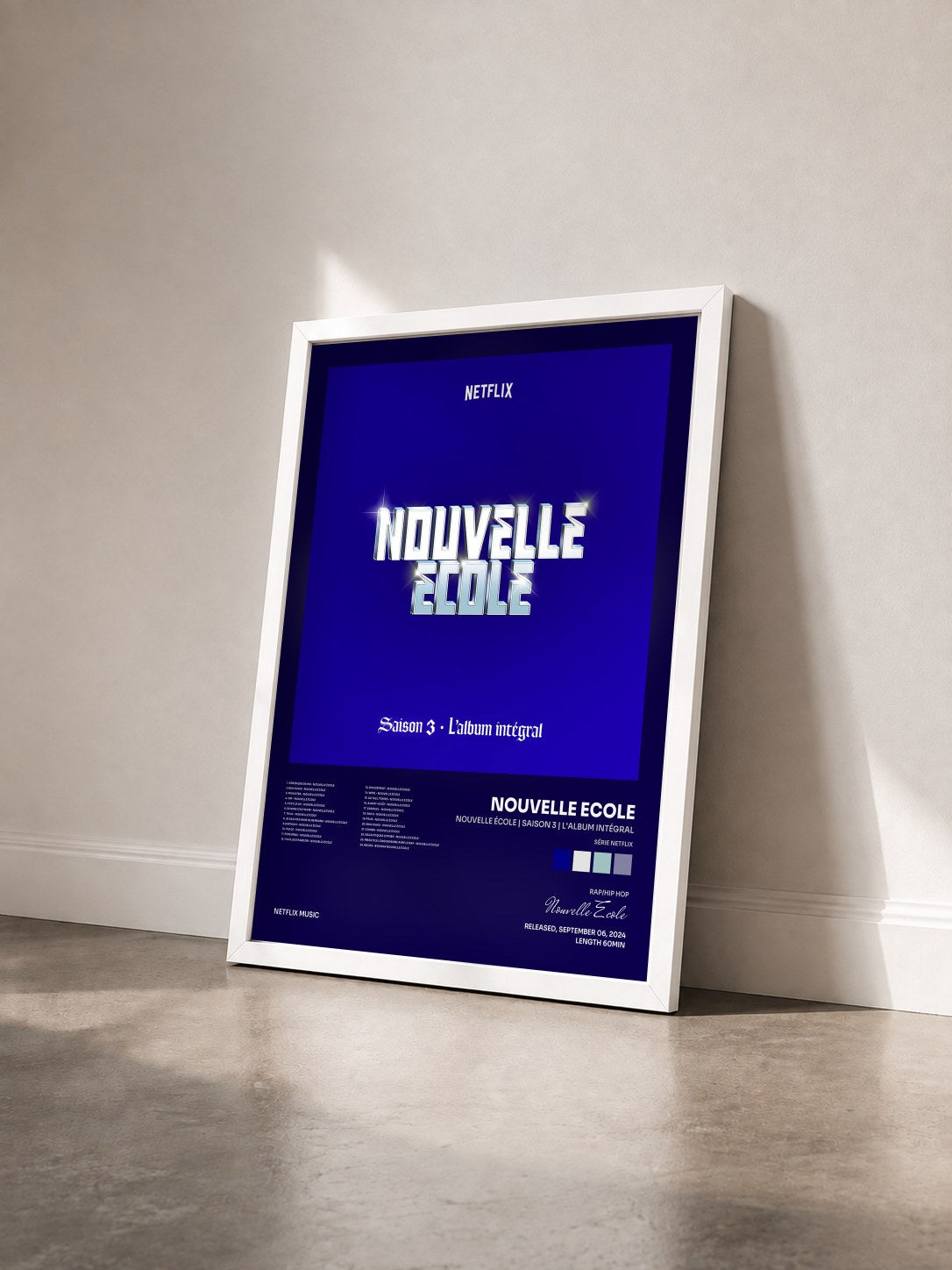 #blanc Tableau de l'album Nouvelle École | Saison 3 | L'album Intégral (Série Netflix) de Nouvelle Ecole vu de trois quarts, cadre blanc