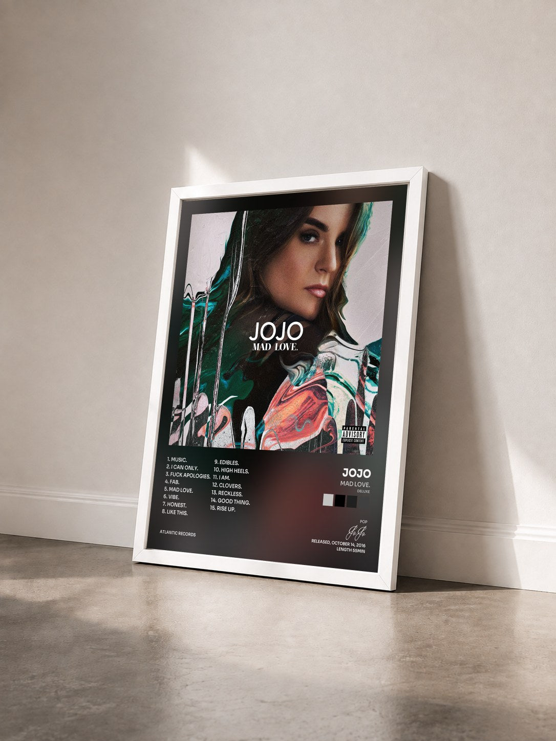 #blanc Tableau de l'album Mad Love. (Deluxe) de JoJo vu de trois quarts, cadre blanc