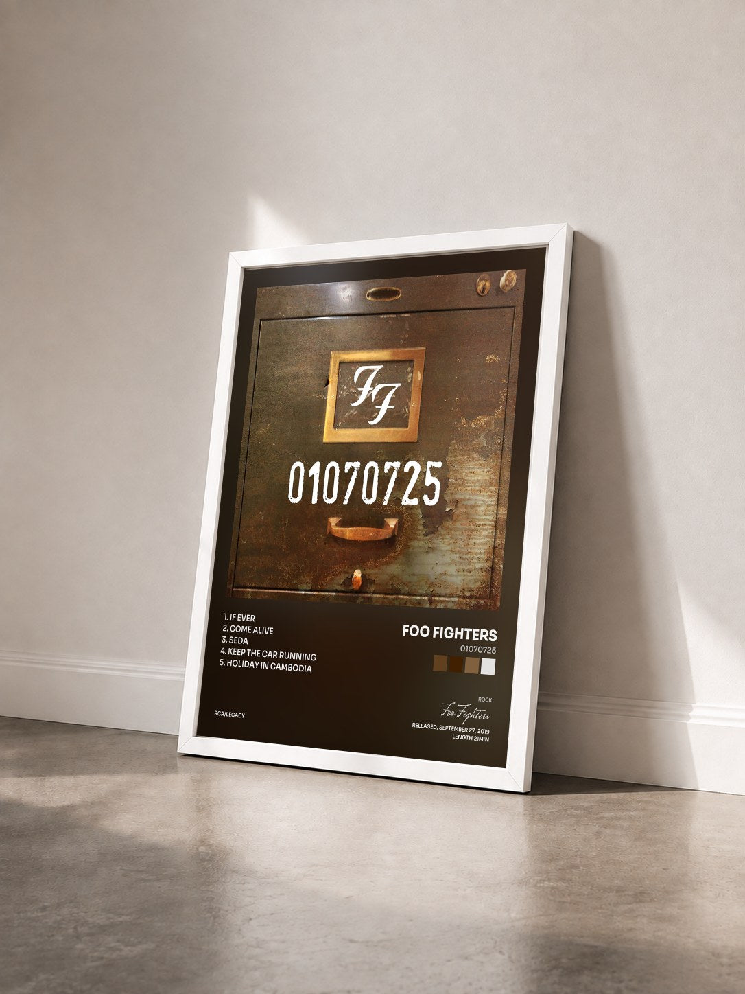 #blanc Tableau de l'album 01070725 de Foo Fighters vu de trois quarts, cadre blanc