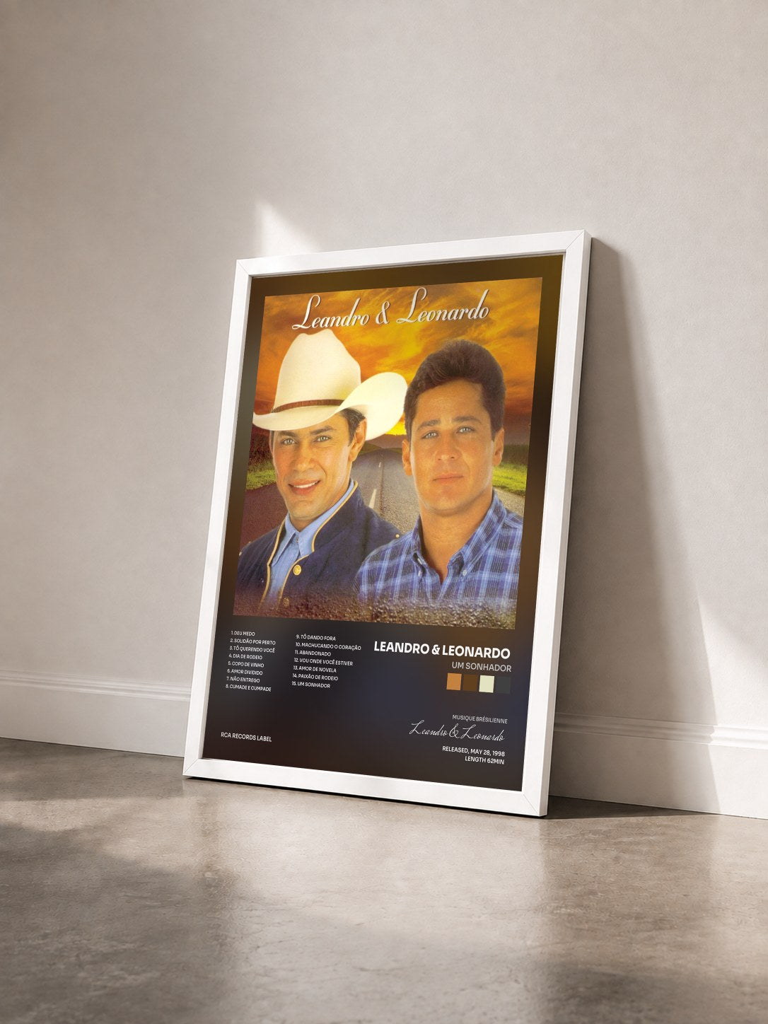 #blanc Tableau de l'album Um Sonhador de Leandro & Leonardo  vu de trois quarts, cadre blanc