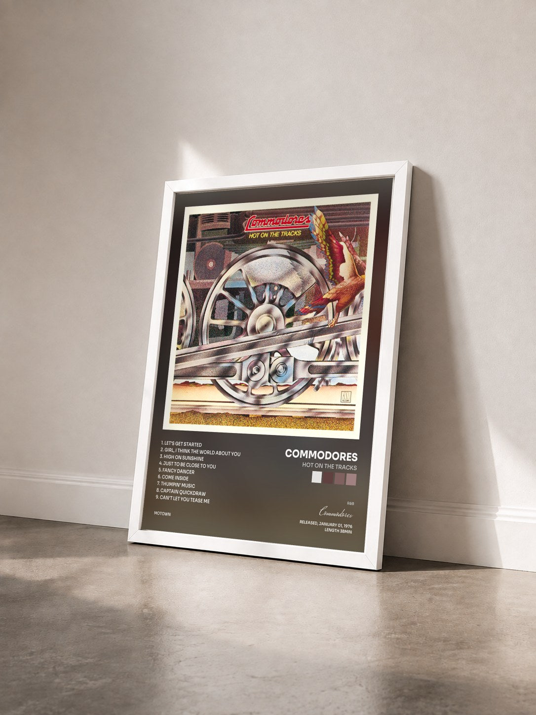 #blanc Tableau de l'album Hot On The Tracks de Commodores vu de trois quarts, cadre blanc
