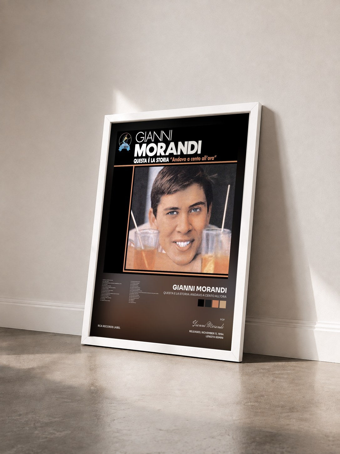 #blanc Tableau de l'album Questa E La Storia: Andavo A Cento All'ora de Gianni Morandi vu de trois quarts, cadre blanc