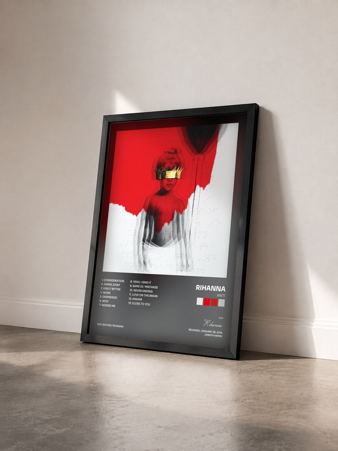 #noir Tableau de l'album ANTI de Rihanna vu de trois quarts, cadre noir