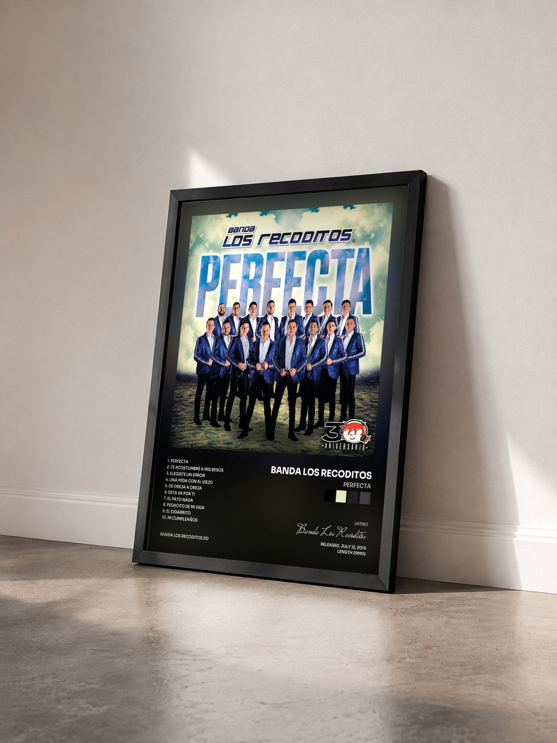 #noir Tableau de l'album Perfecta de Banda Los Recoditos vu de trois quarts, cadre noir