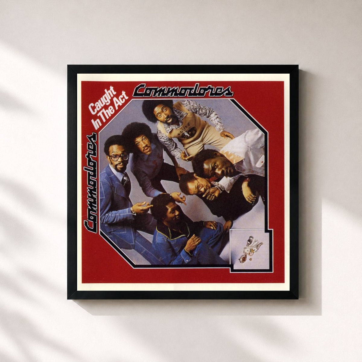 #noir Tableau carré de l'album Caught In The Act de Commodores, cadre noir 32x32 cm