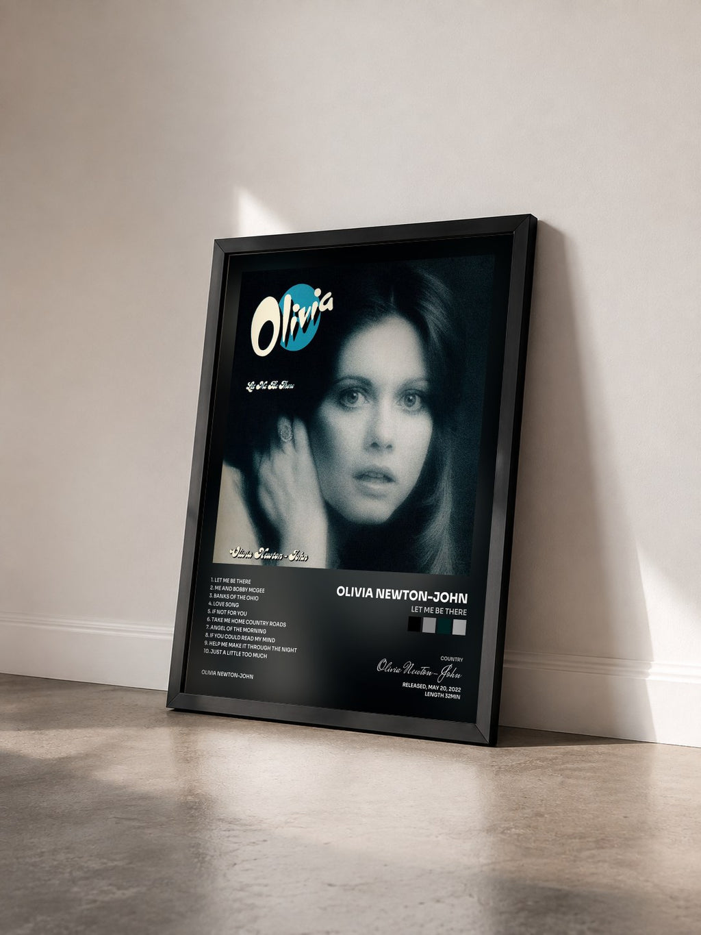 #noir Tableau de l'album Let Me Be There de Olivia Newton-John vu de trois quarts, cadre noir