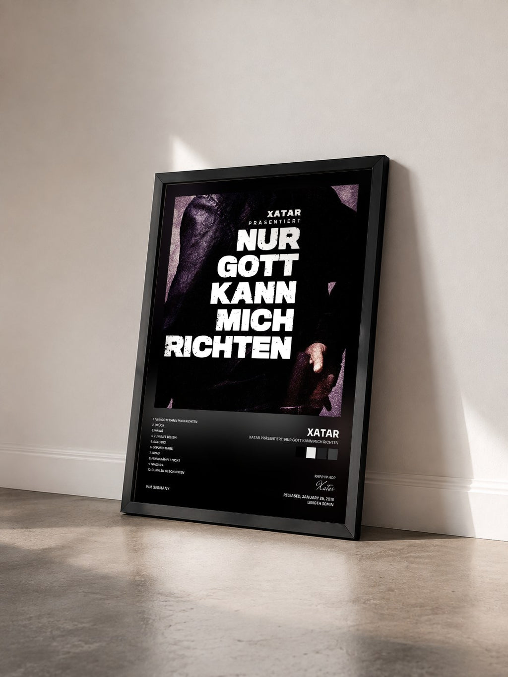 #noir Tableau de l'album XATAR präsentiert: Nur Gott kann mich richten de Xatar vu de trois quarts, cadre noir