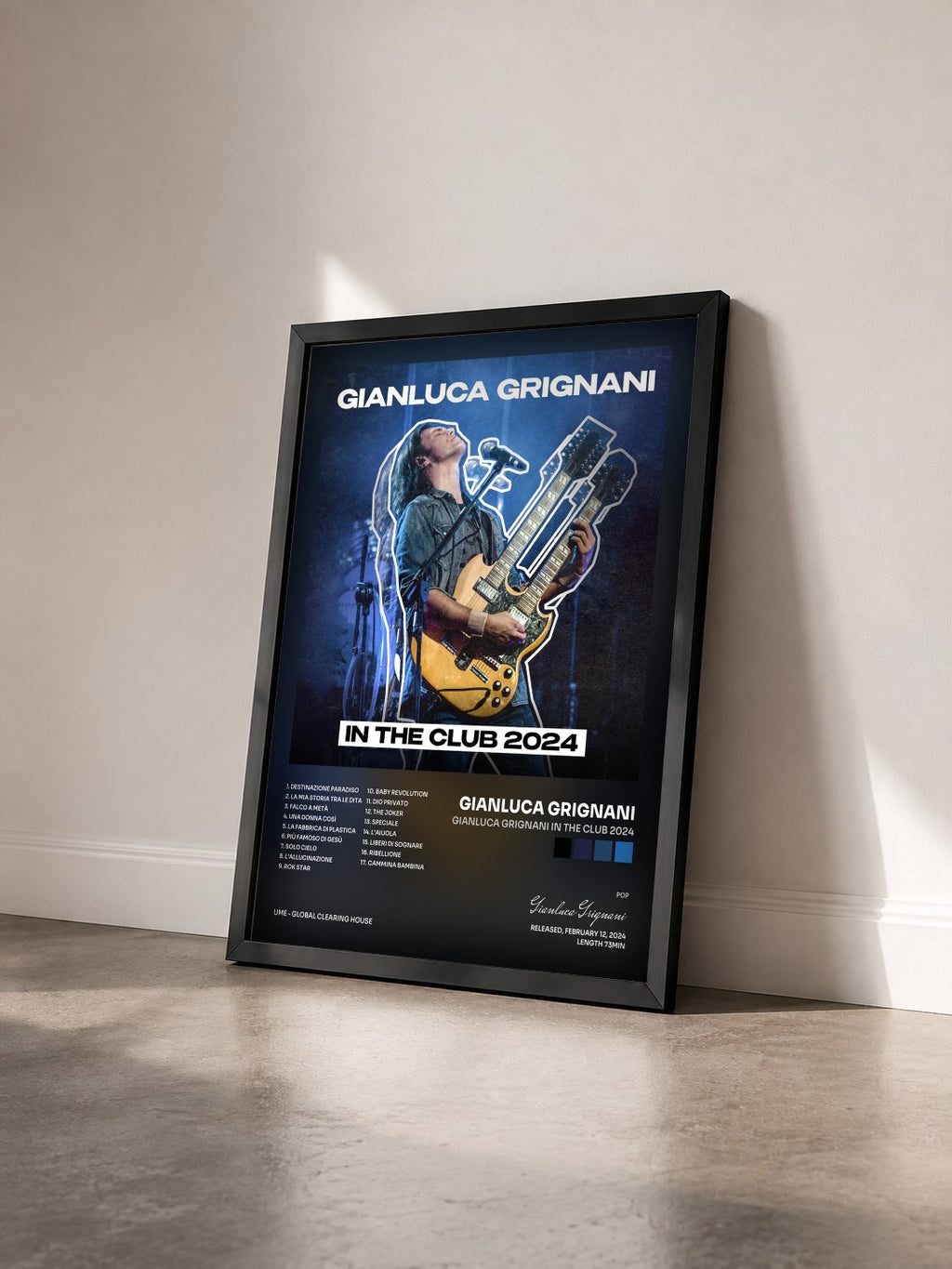 #noir Tableau de l'album Gianluca Grignani IN THE CLUB 2024 de Gianluca Grignani vu de trois quarts, cadre noir