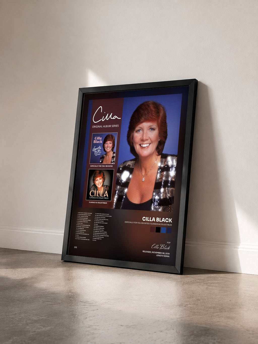 #noir Especially For You: Revisited / Classics & Collectibles von Cilla Black als gerahmter Kunstdruck von schräg gesehen, schwarzer Rahmen