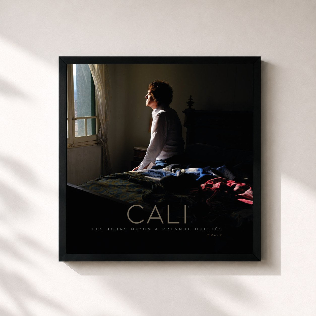 #noir Tableau carré de l'album Ces jours qu'on a presque oubliés, Vol. 2 de Cali, cadre noir 32x32 cm