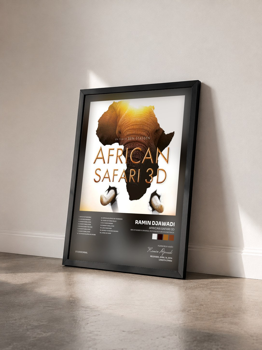 #noir Tableau de l'album African Safari 3D (Ben Stassen's Original Motion Picture Soundtrack) de Ramin Djawadi vu de trois quarts, cadre noir