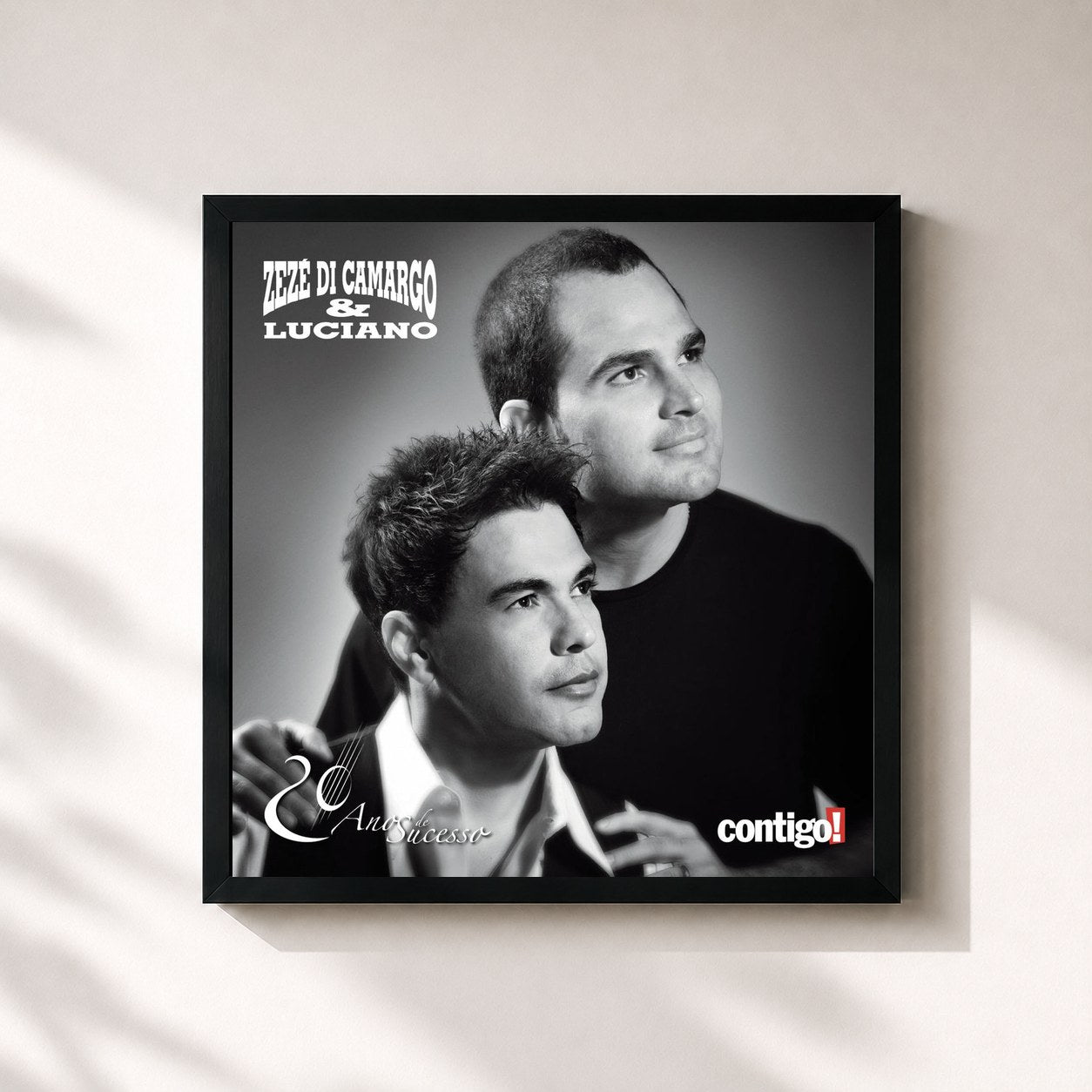 #noir Tableau carré de l'album 20 Anos de Sucesso Contigo de Zezé Di Camargo & Luciano, cadre noir 32x32 cm