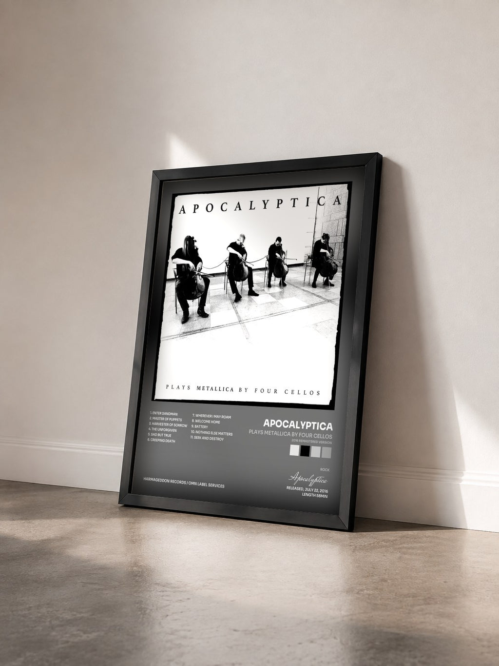 #noir Plays Metallica by Four Cellos (2016 Remastered Version) di Apocalyptica in stampa incorniciata vista di tre quarti, cornice nera