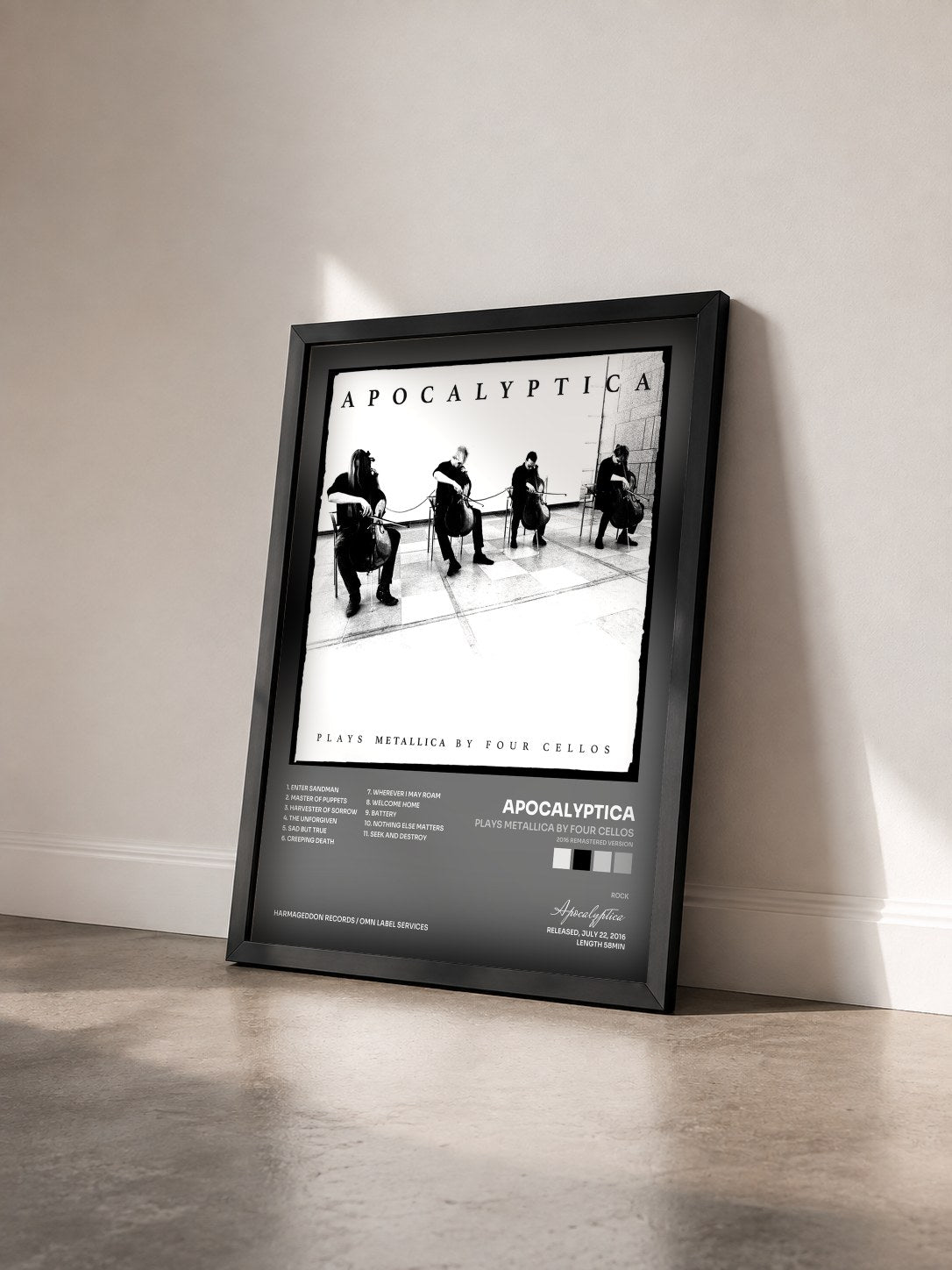 #noir Plays Metallica by Four Cellos (2016 Remastered Version) di Apocalyptica in stampa incorniciata vista di tre quarti, cornice nera