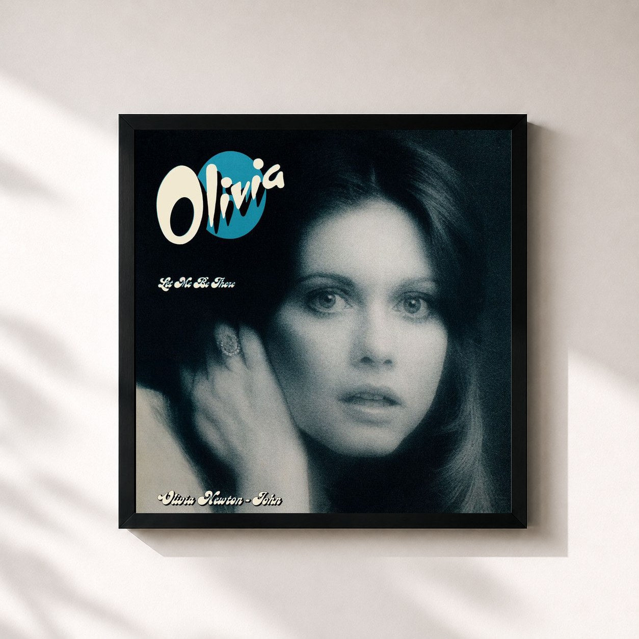 #noir Tableau carré de l'album Let Me Be There de Olivia Newton-John, cadre noir 32x32 cm